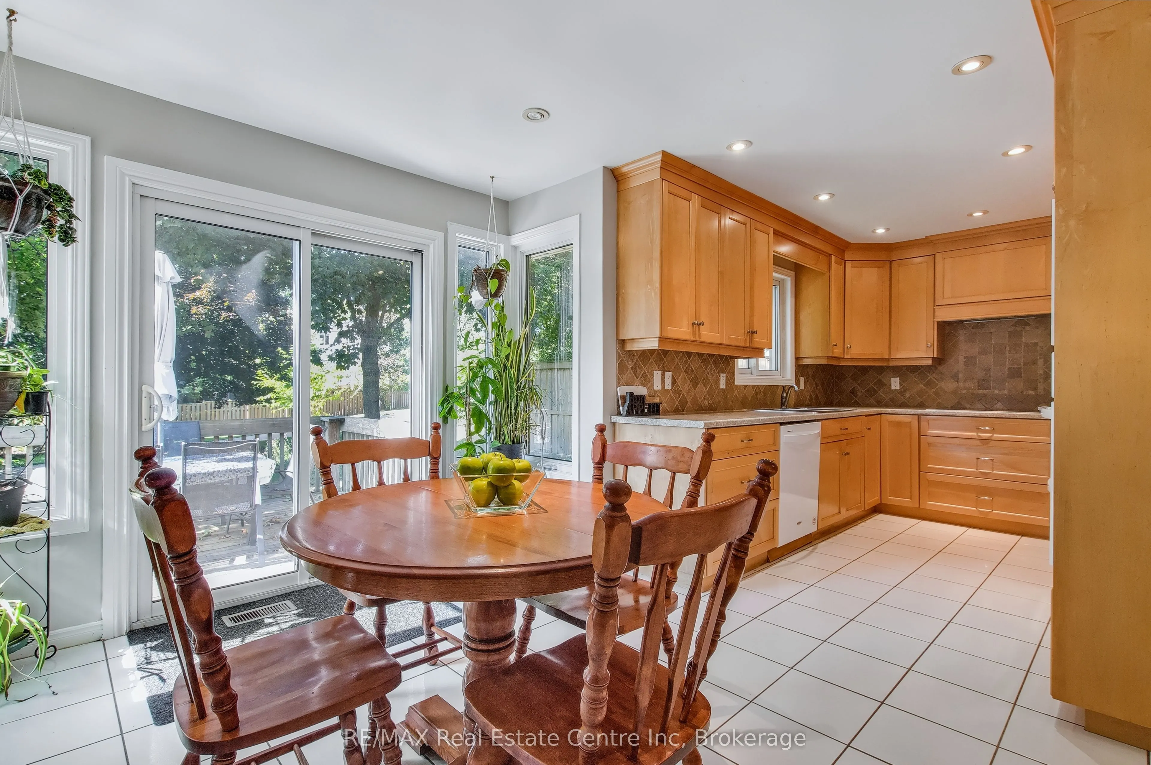 104 Valley Ridge Crescent