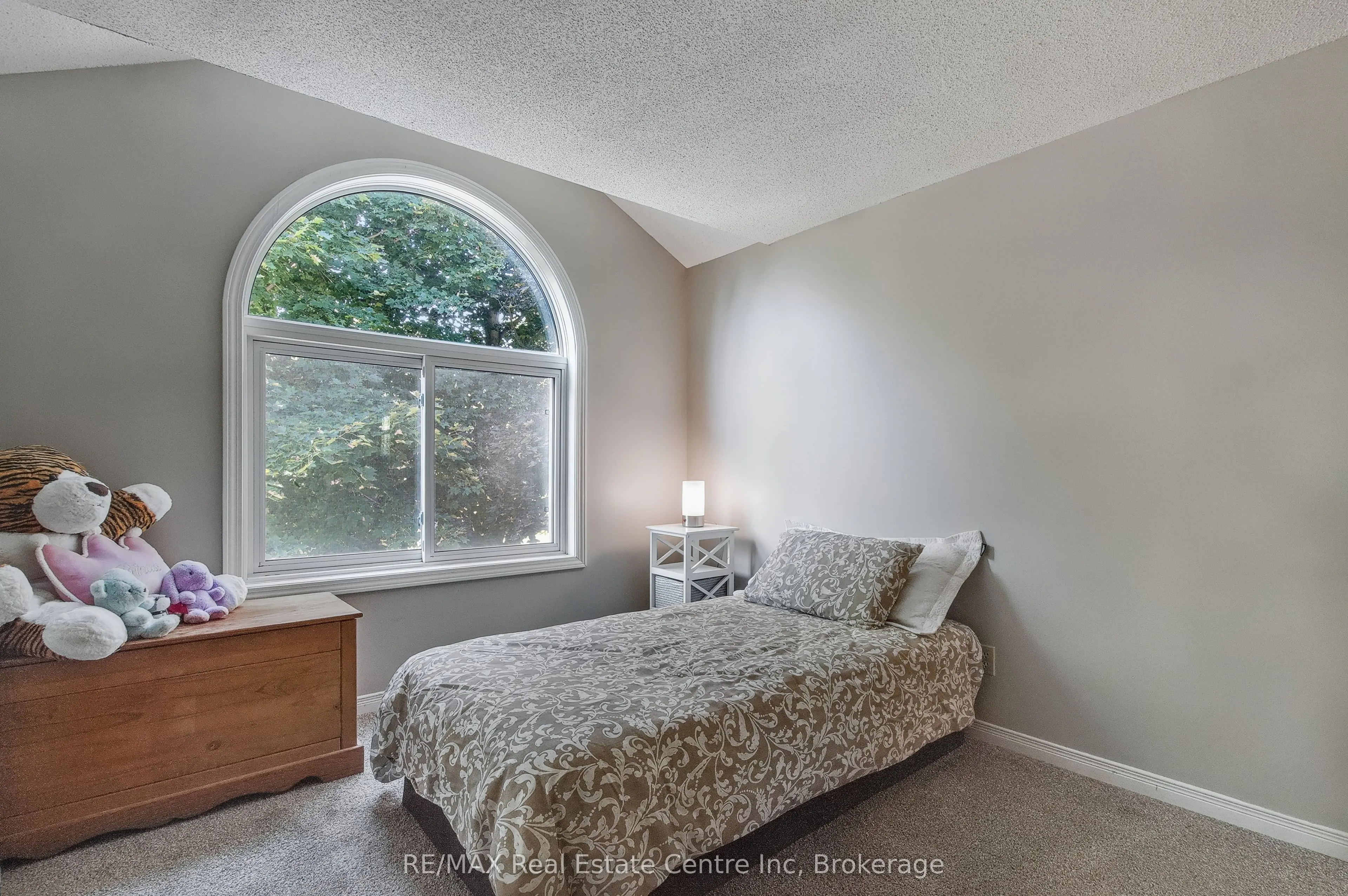 104 Valley Ridge Crescent