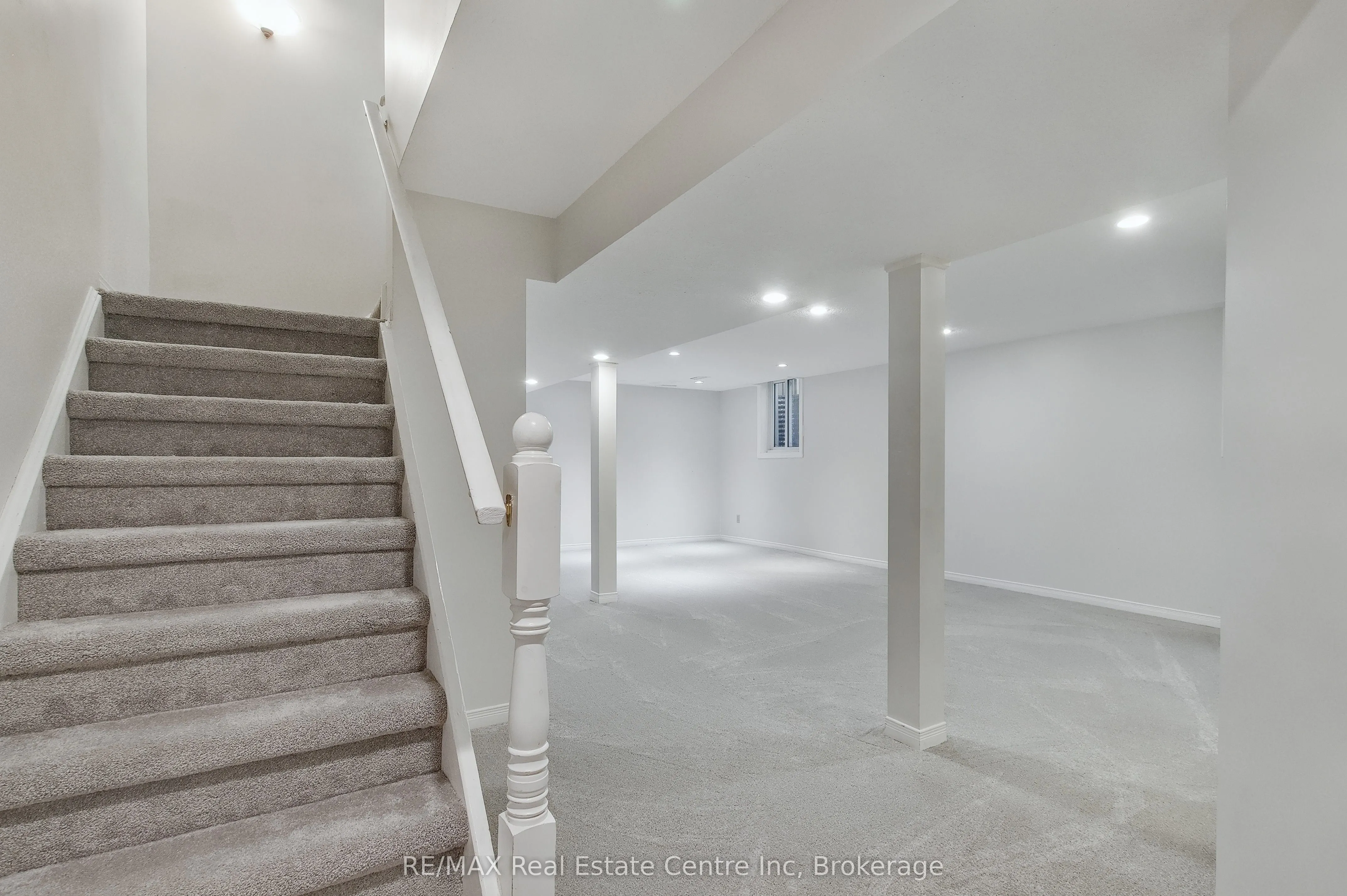 104 Valley Ridge Crescent