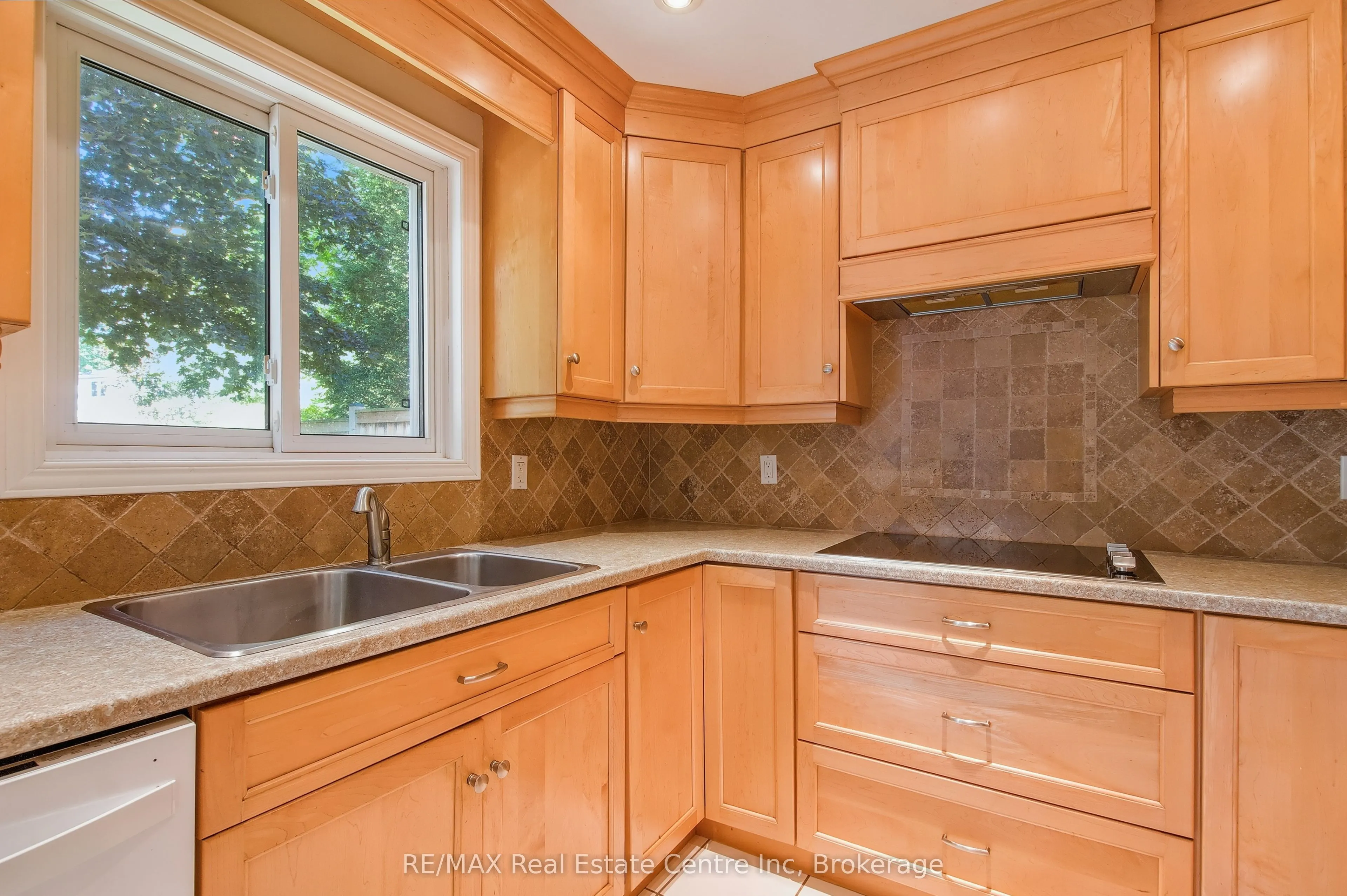 104 Valley Ridge Crescent