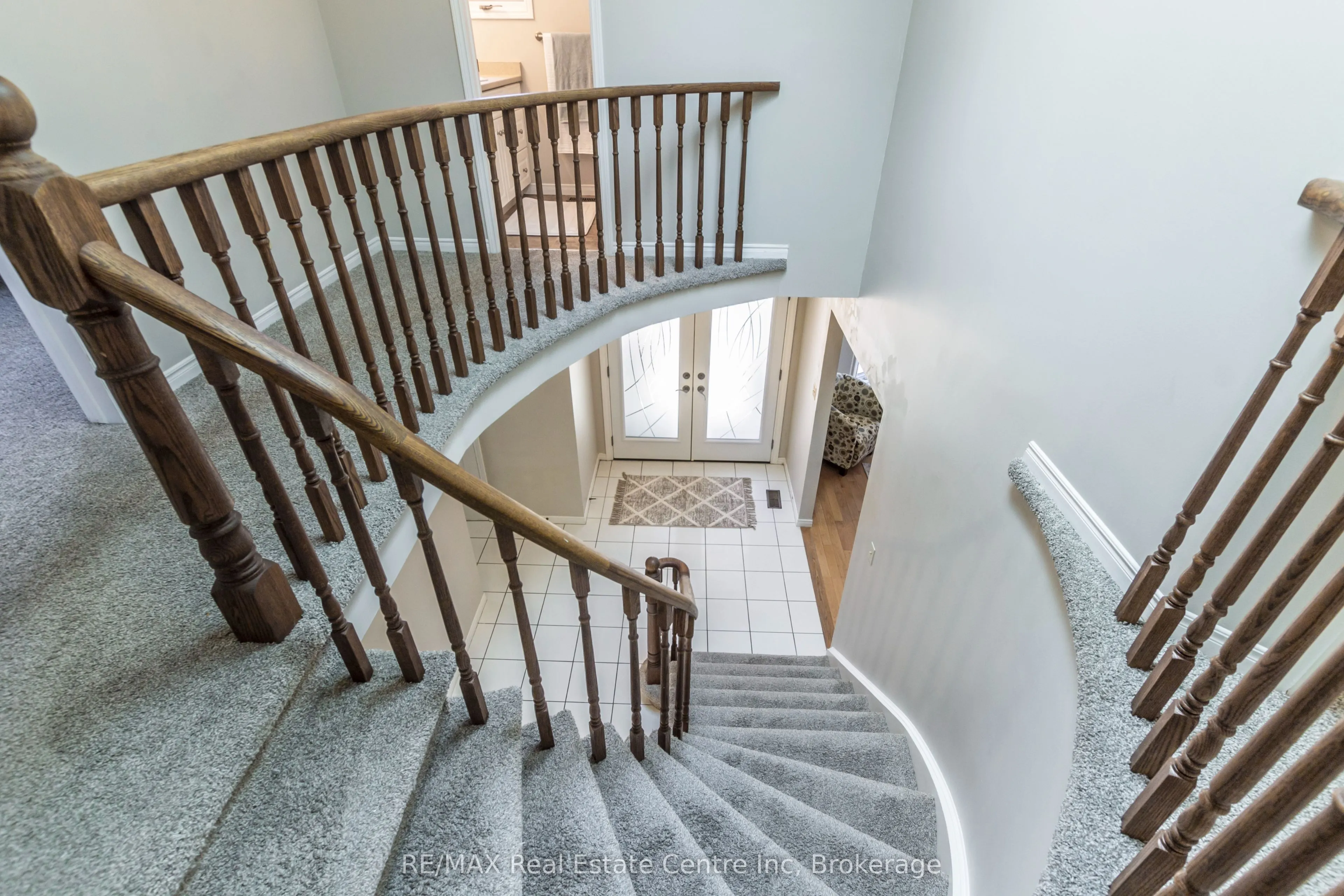 104 Valley Ridge Crescent