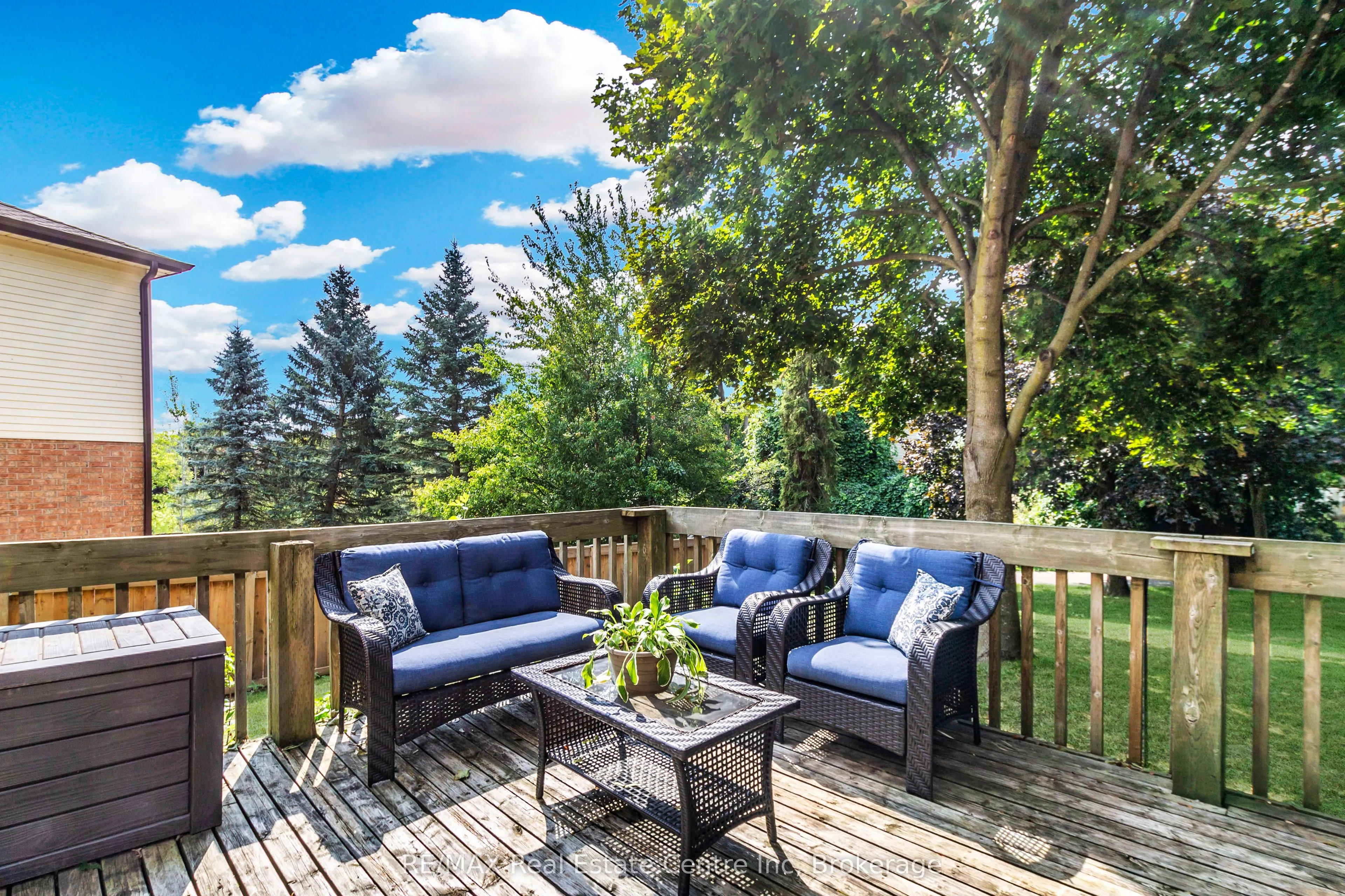 104 Valley Ridge Crescent