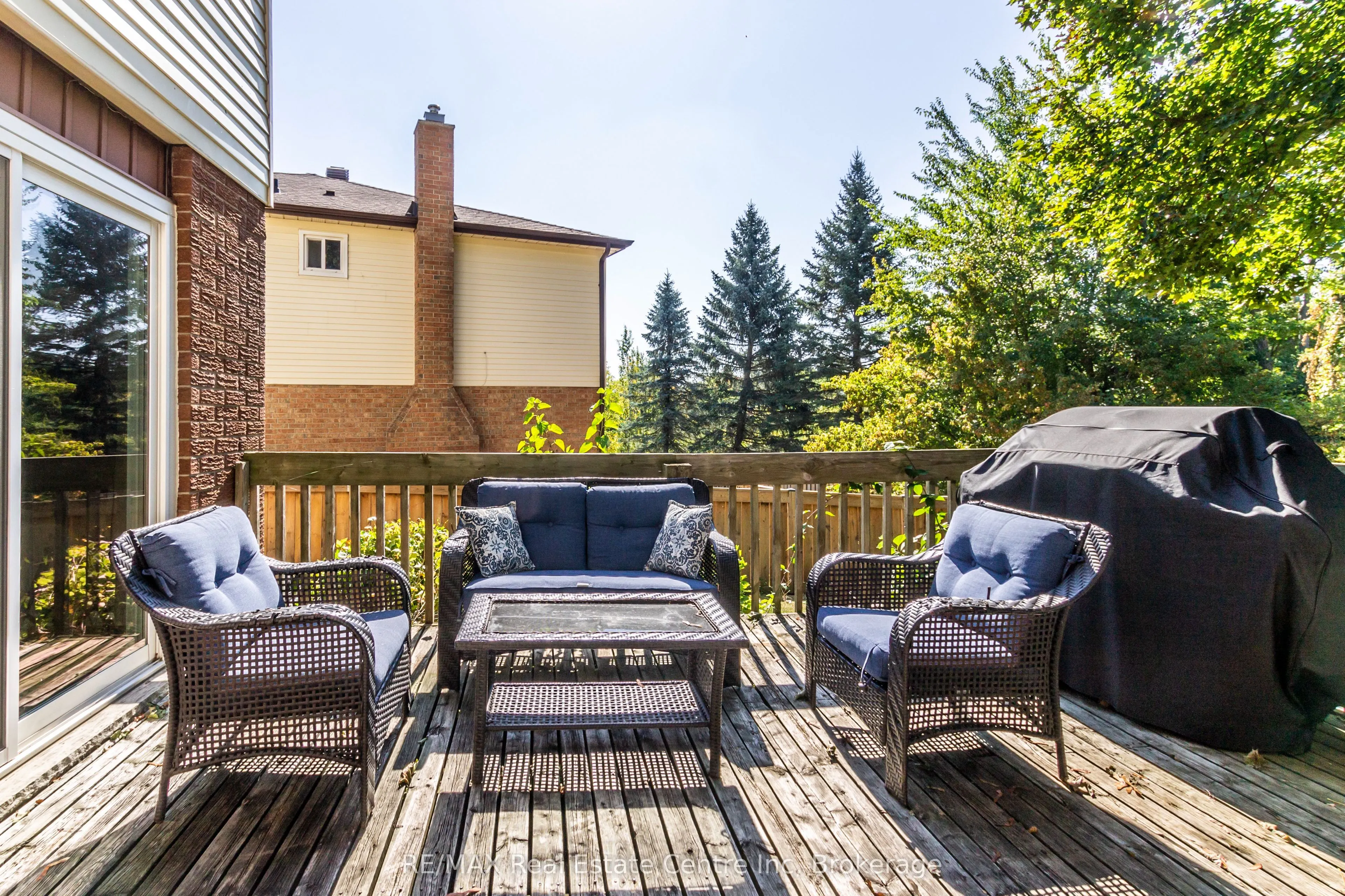 104 Valley Ridge Crescent