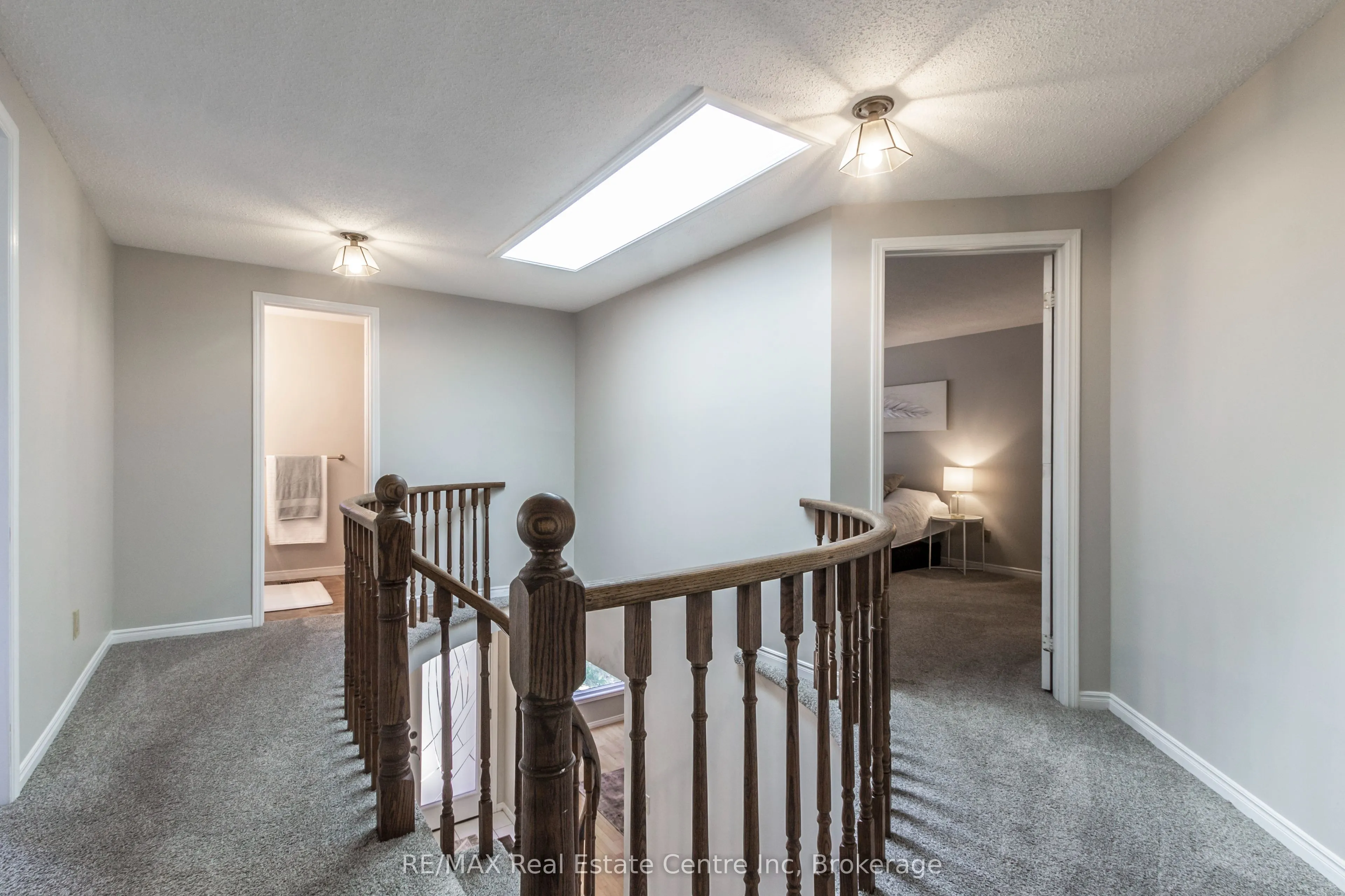 104 Valley Ridge Crescent