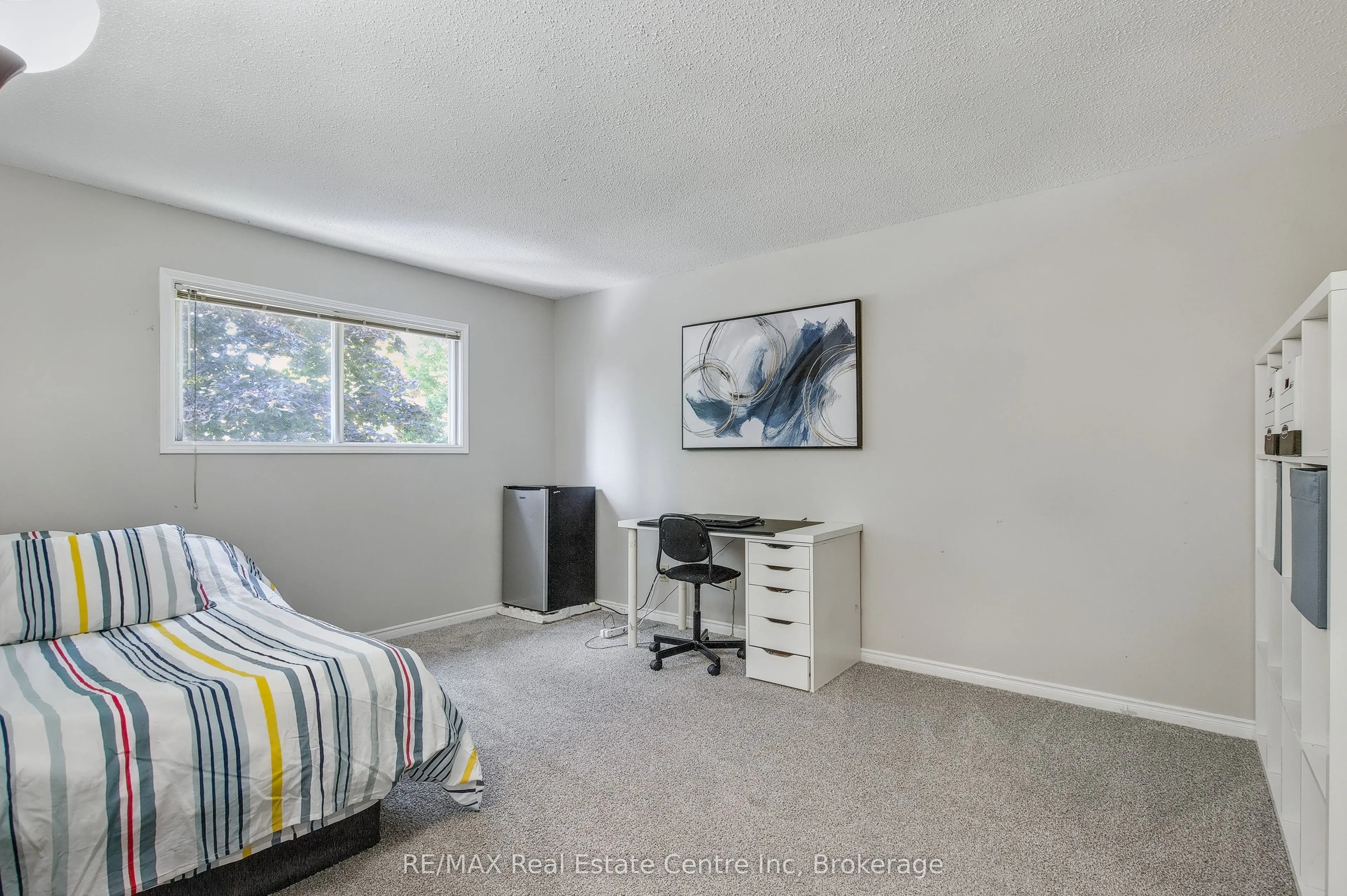 104 Valley Ridge Crescent