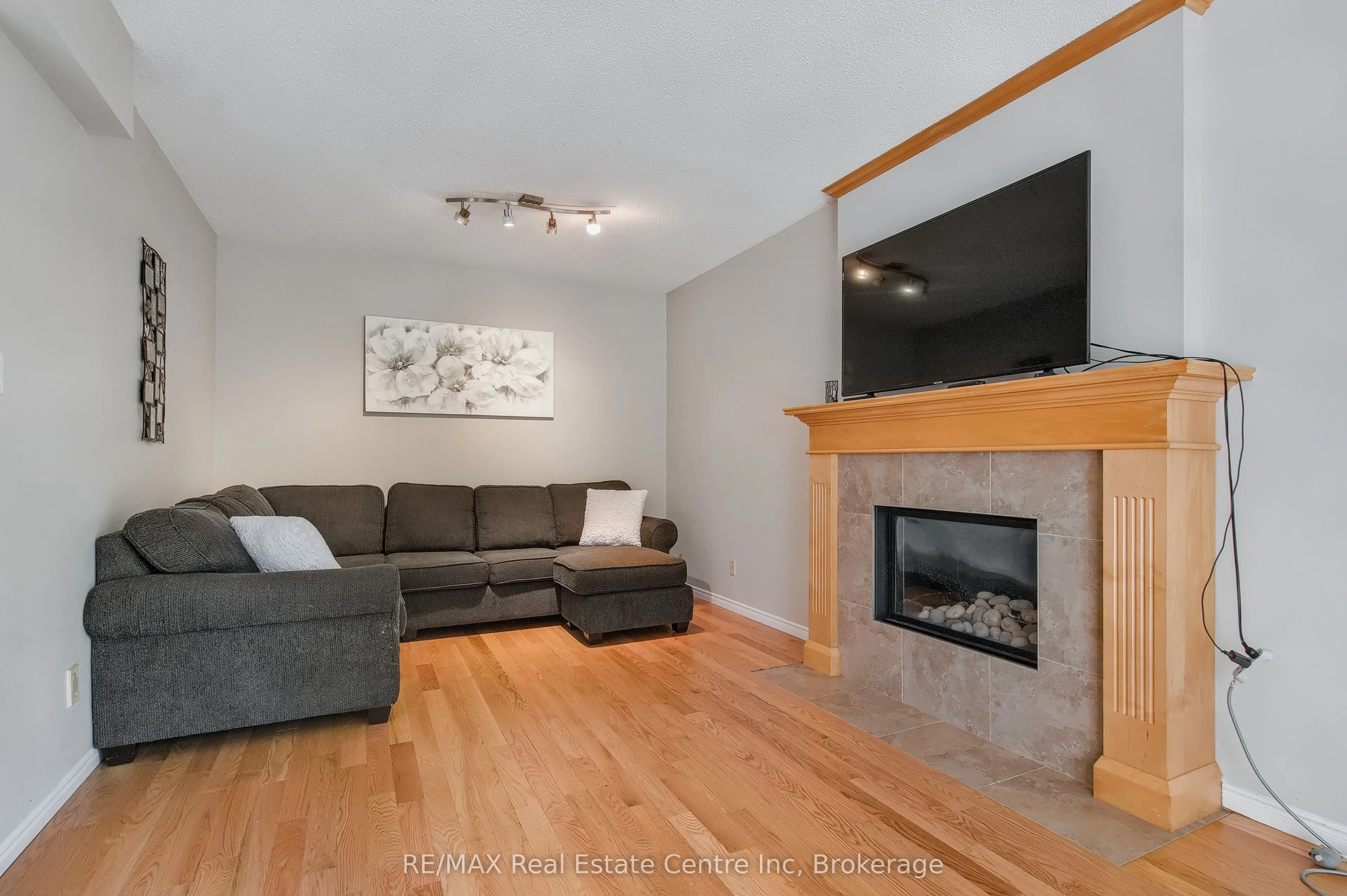104 Valley Ridge Crescent