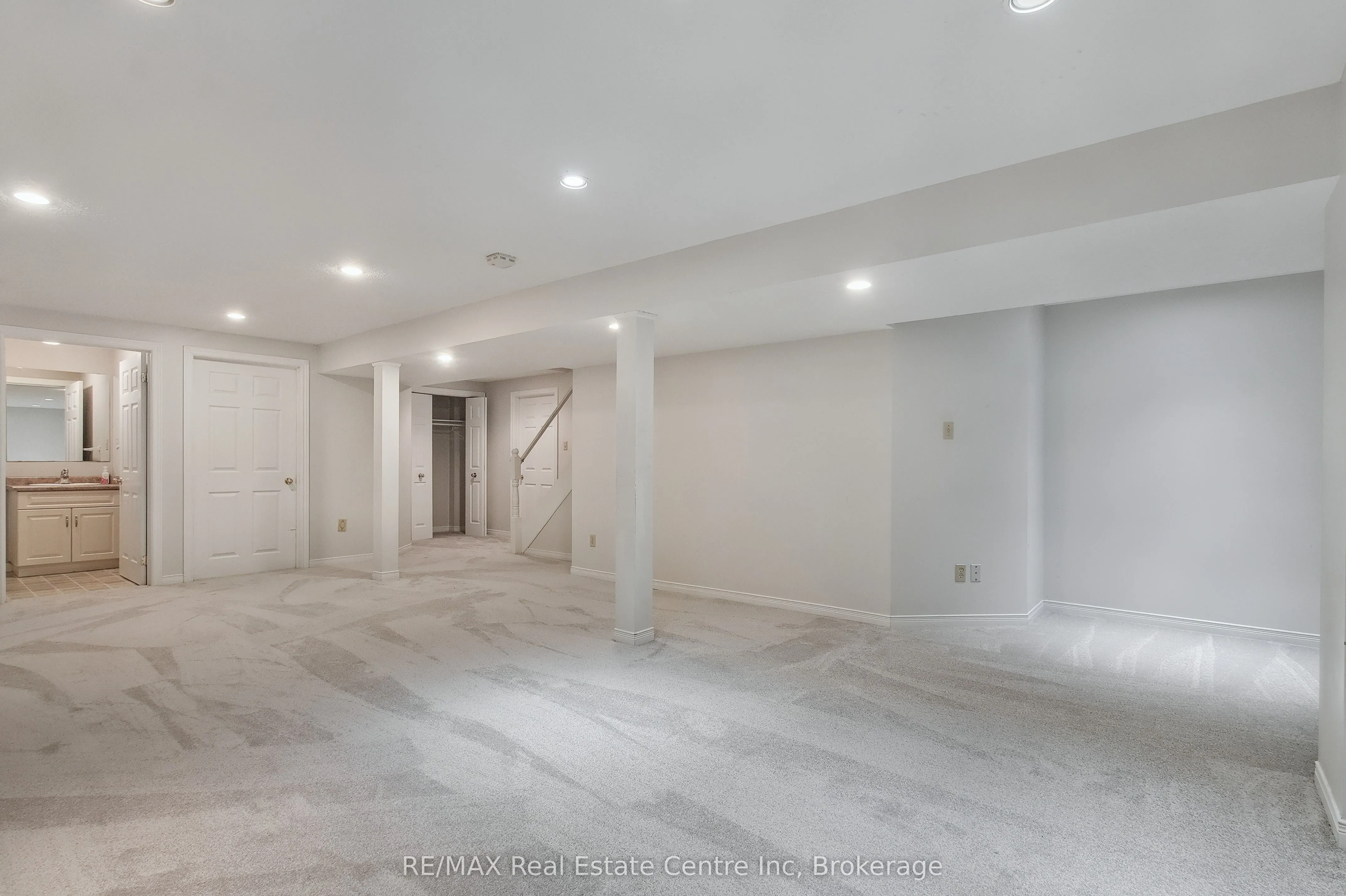 104 Valley Ridge Crescent