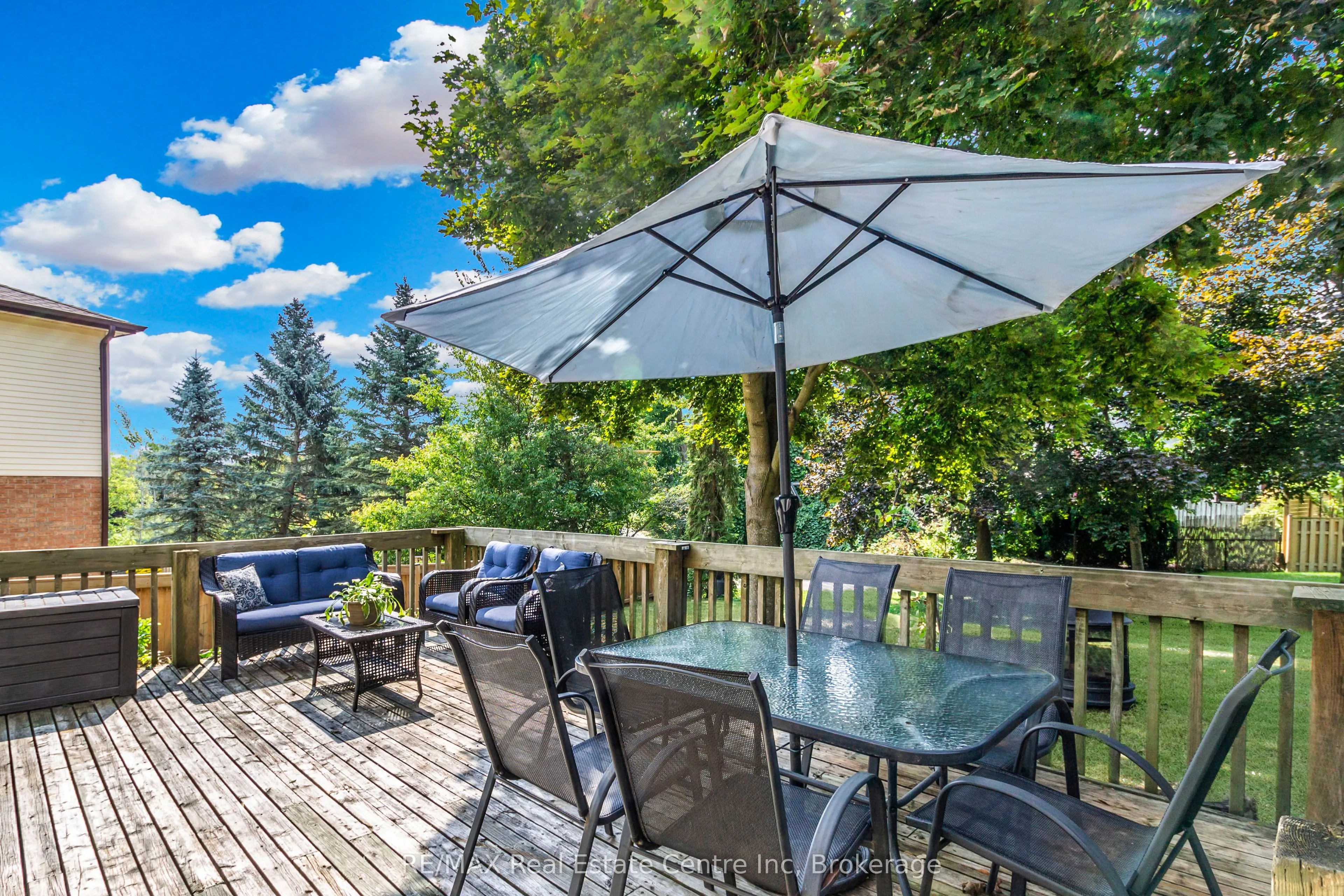 104 Valley Ridge Crescent