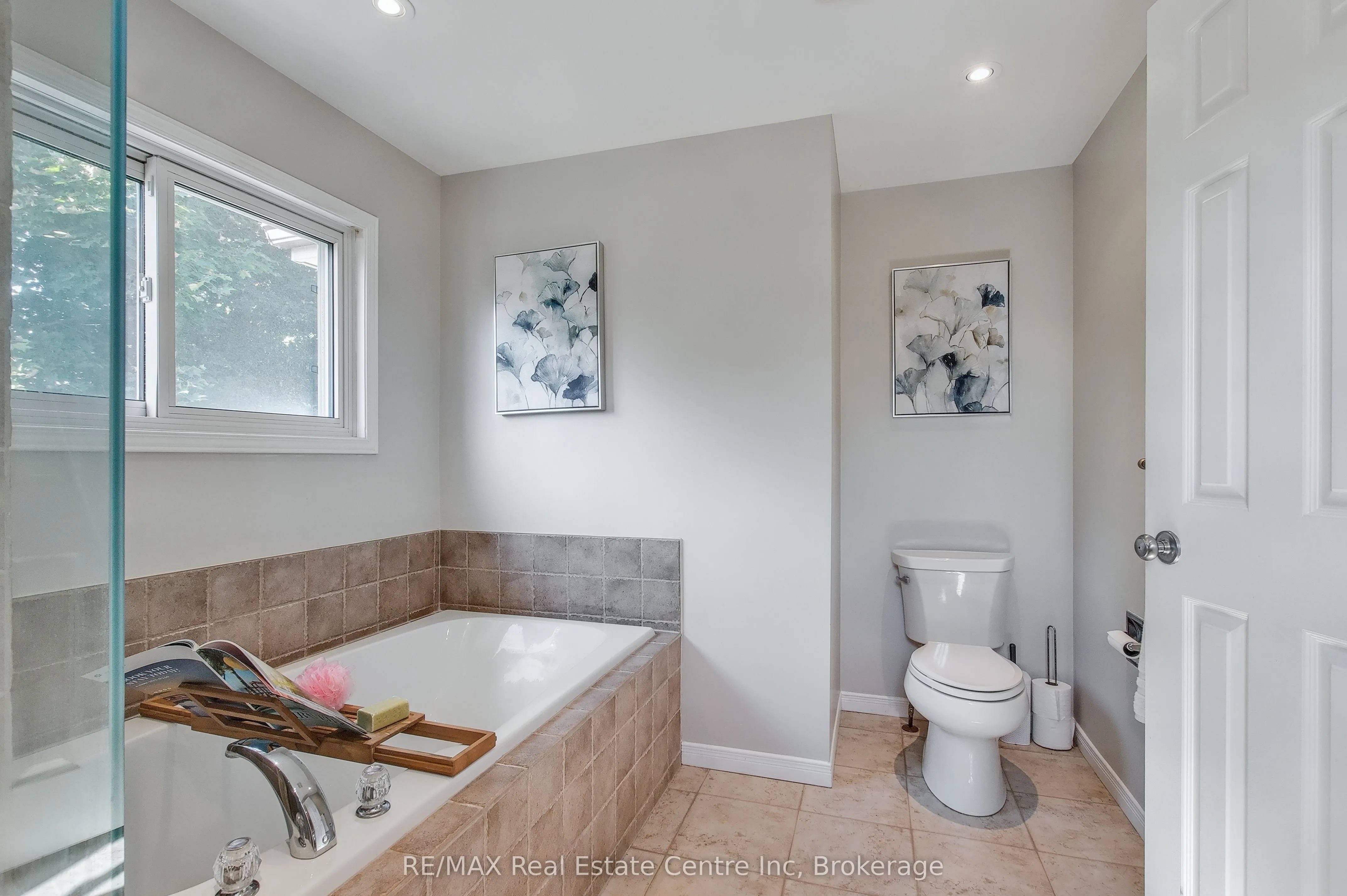 104 Valley Ridge Crescent