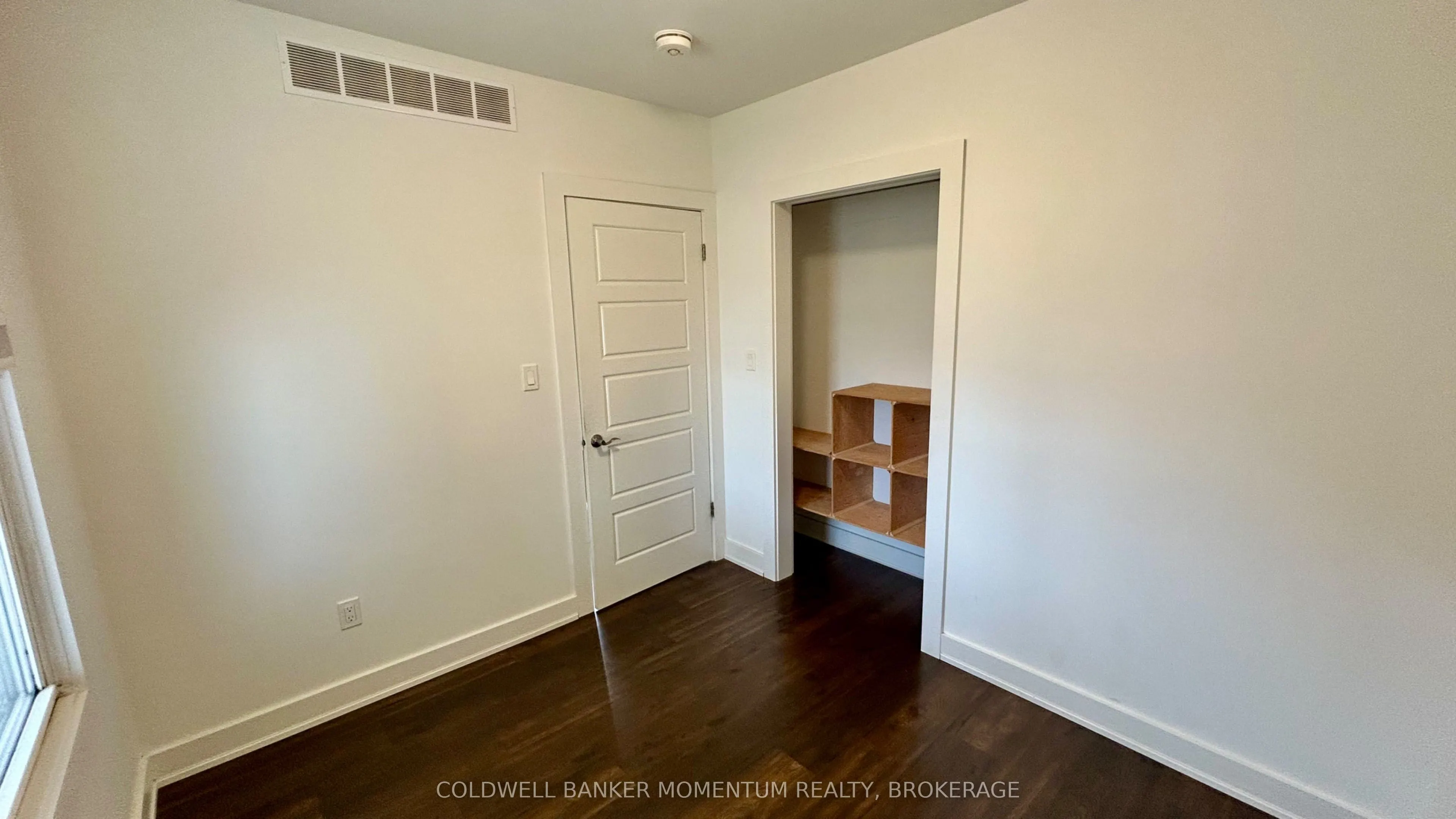 11 Greenlaw Place