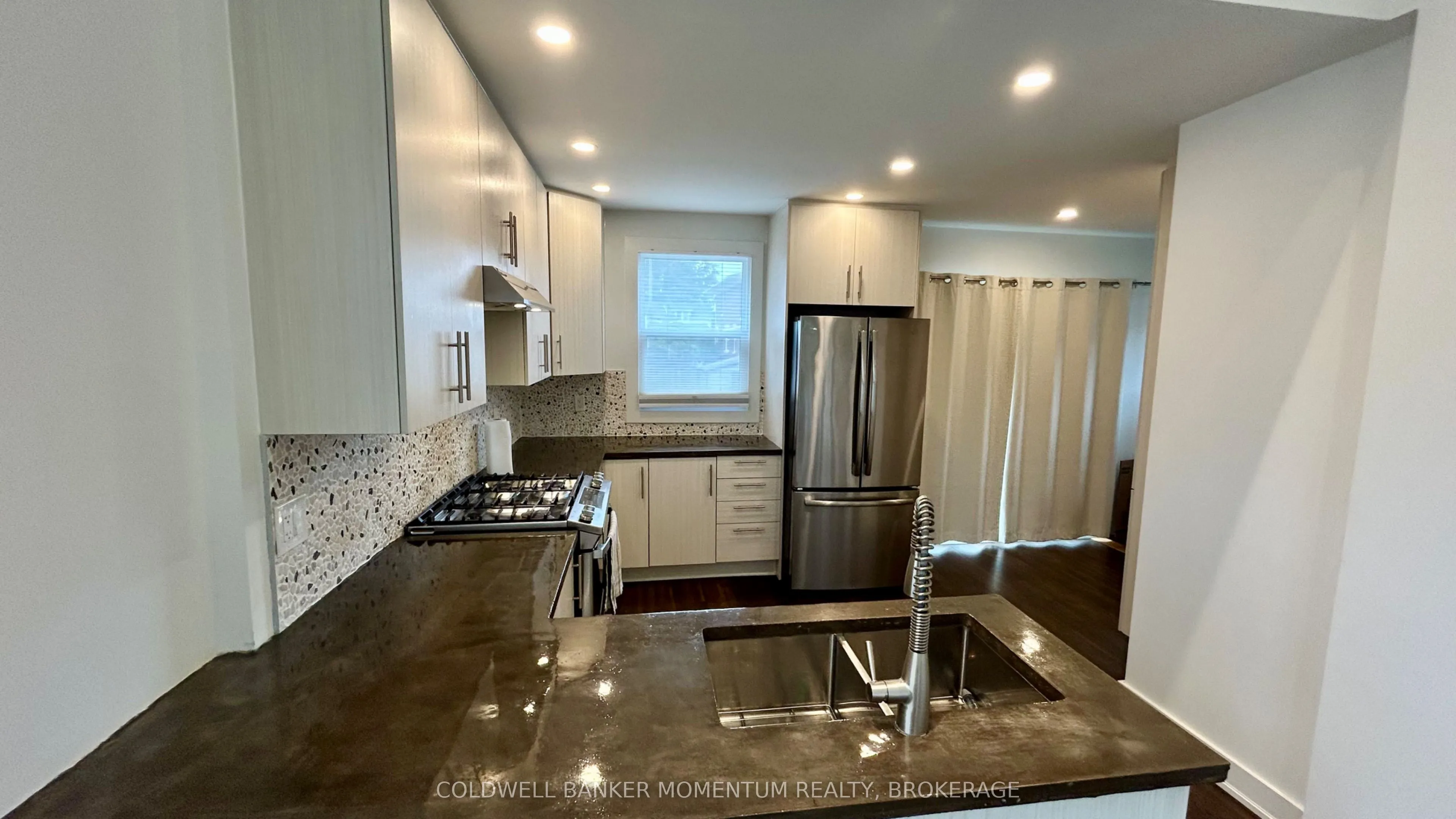 11 Greenlaw Place