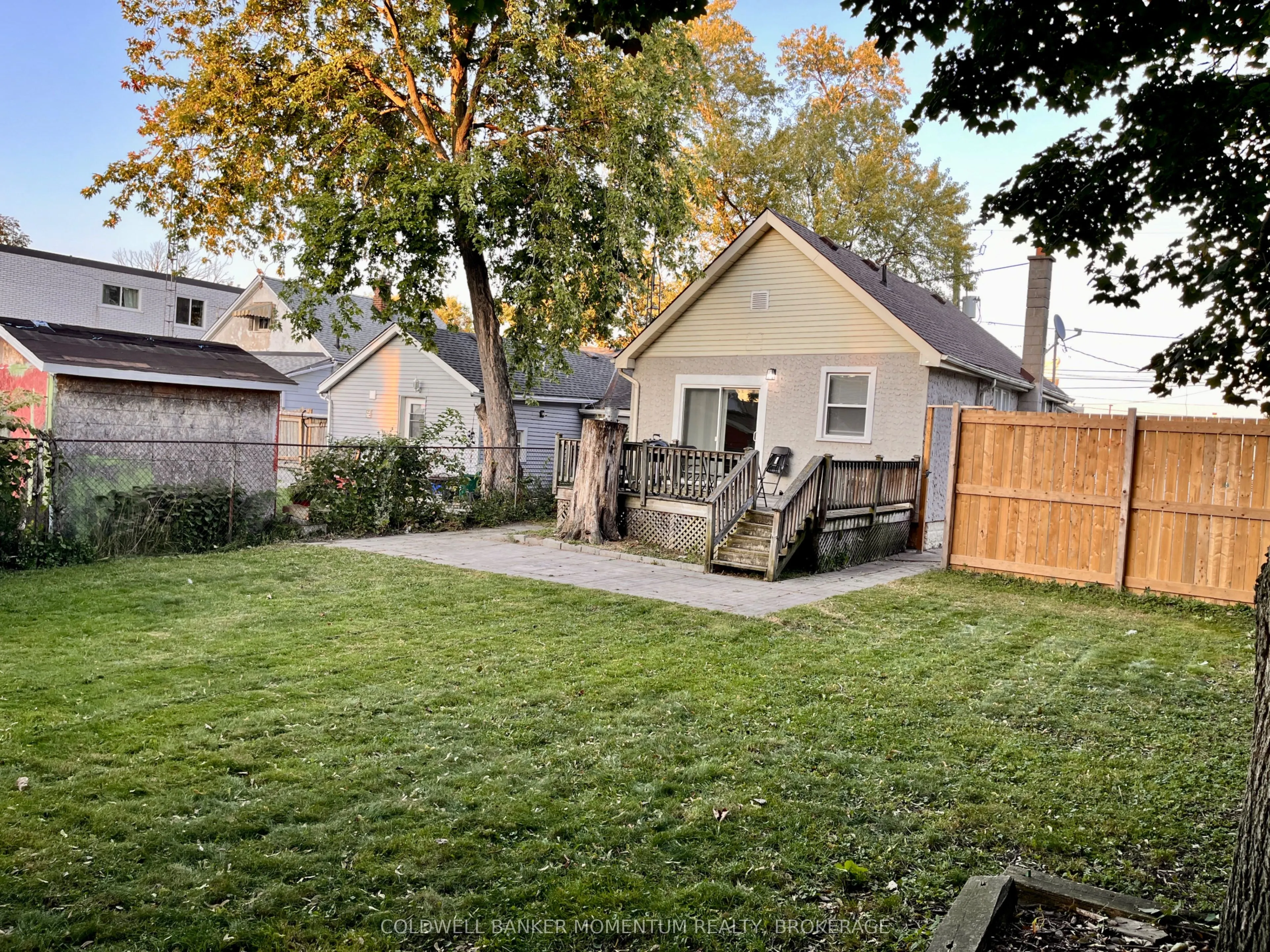 11 Greenlaw Place