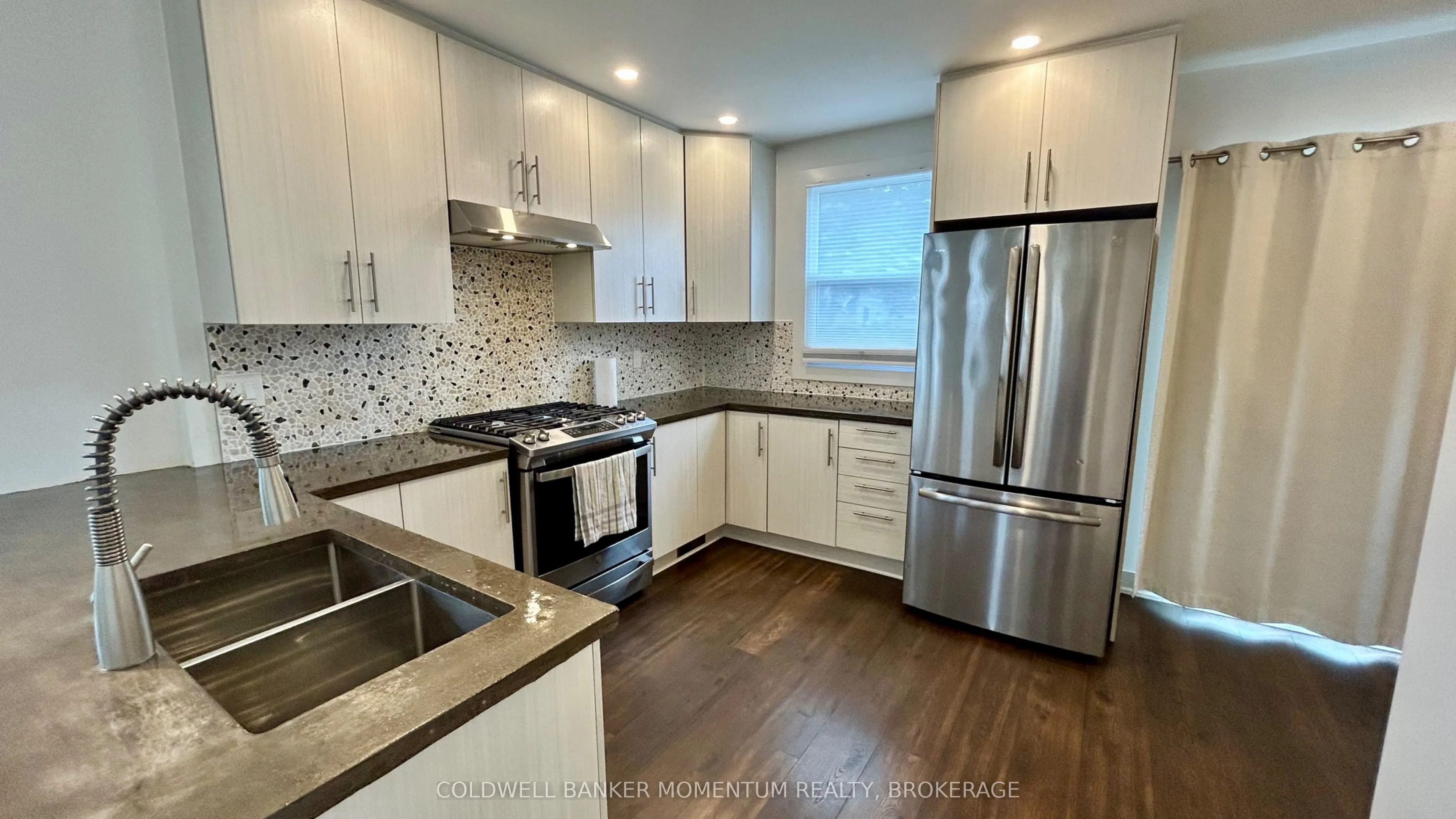 11 Greenlaw Place