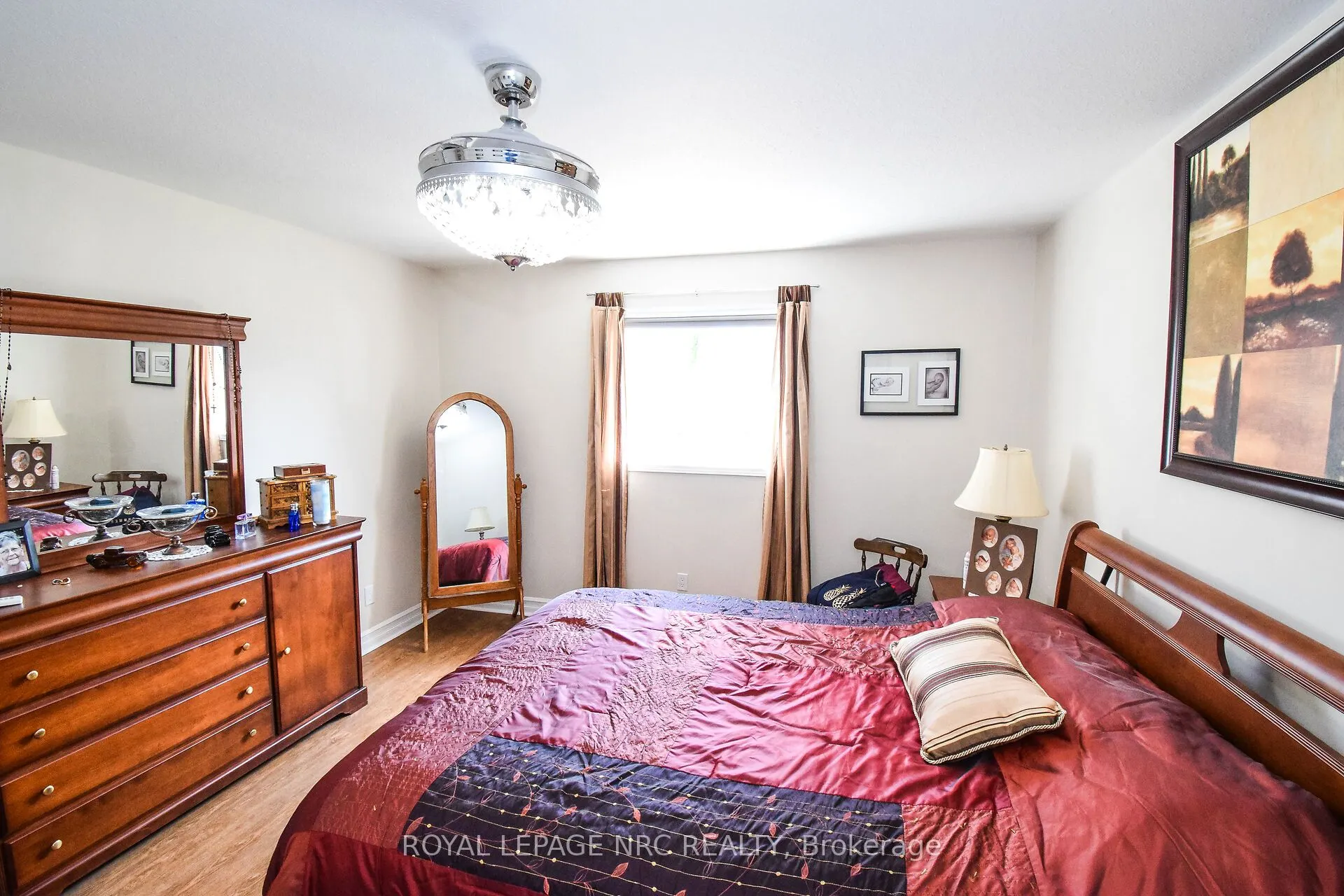 330 Autumn Crescent