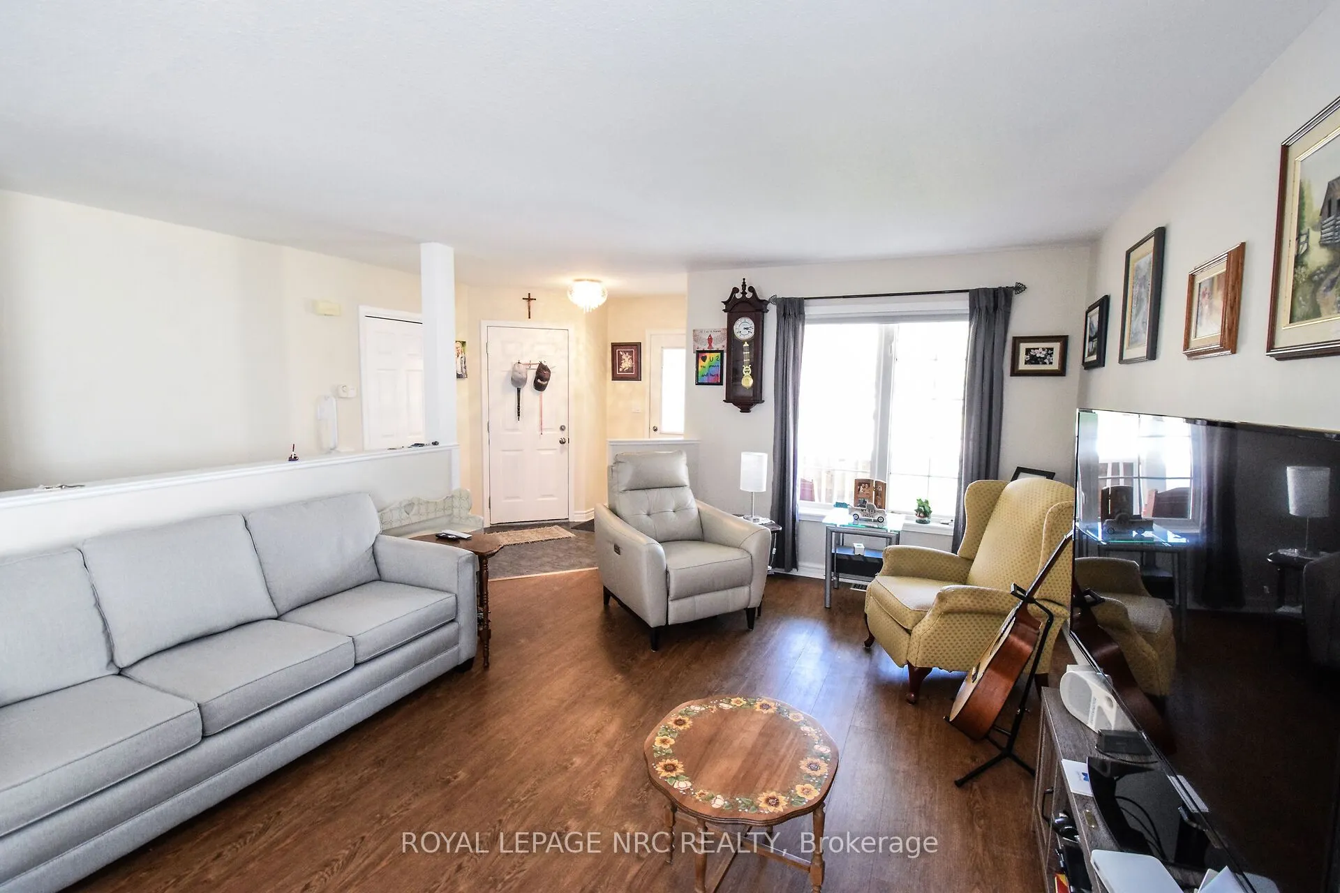 330 Autumn Crescent