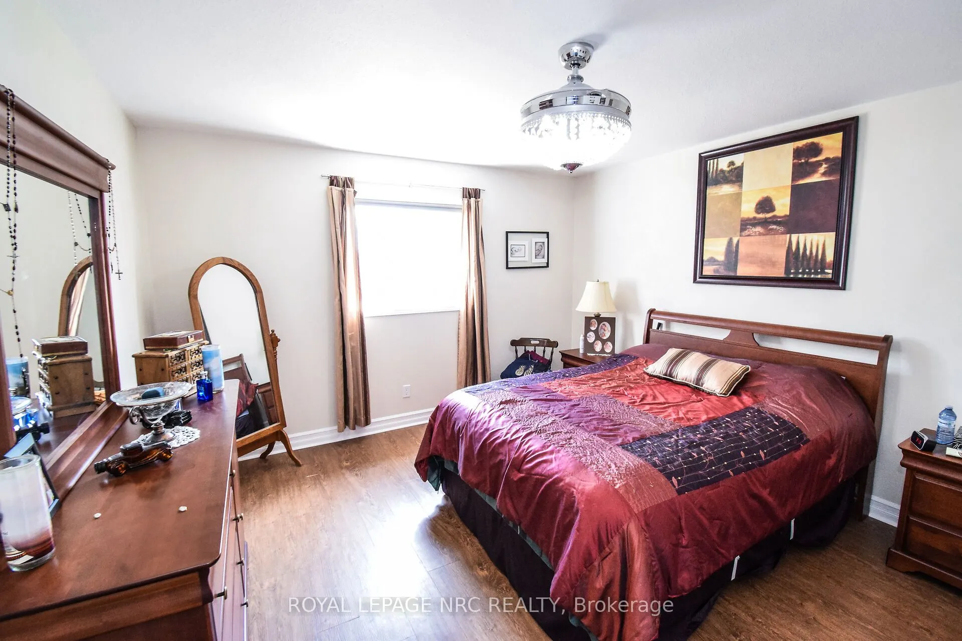 330 Autumn Crescent