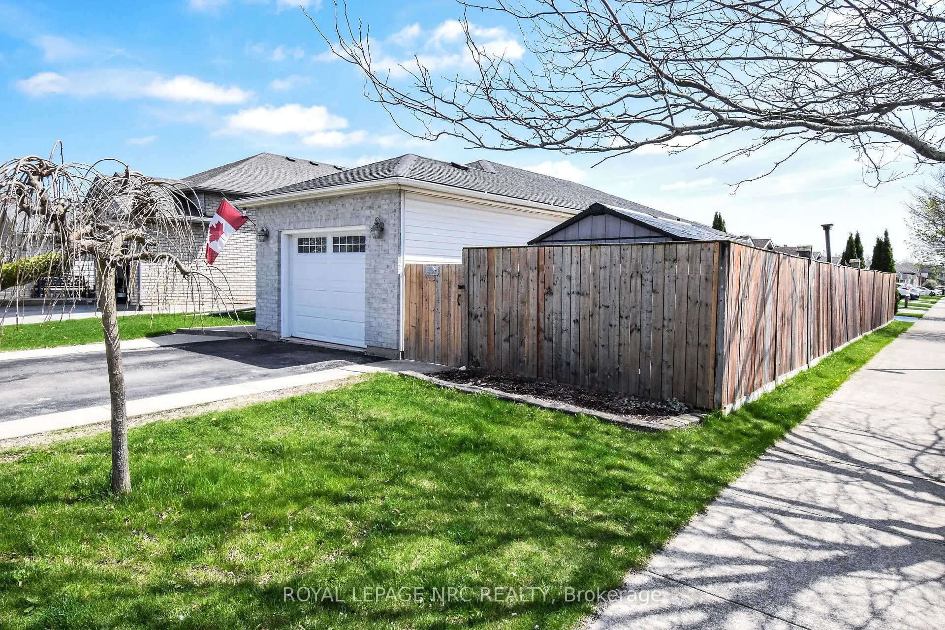 330 Autumn Crescent