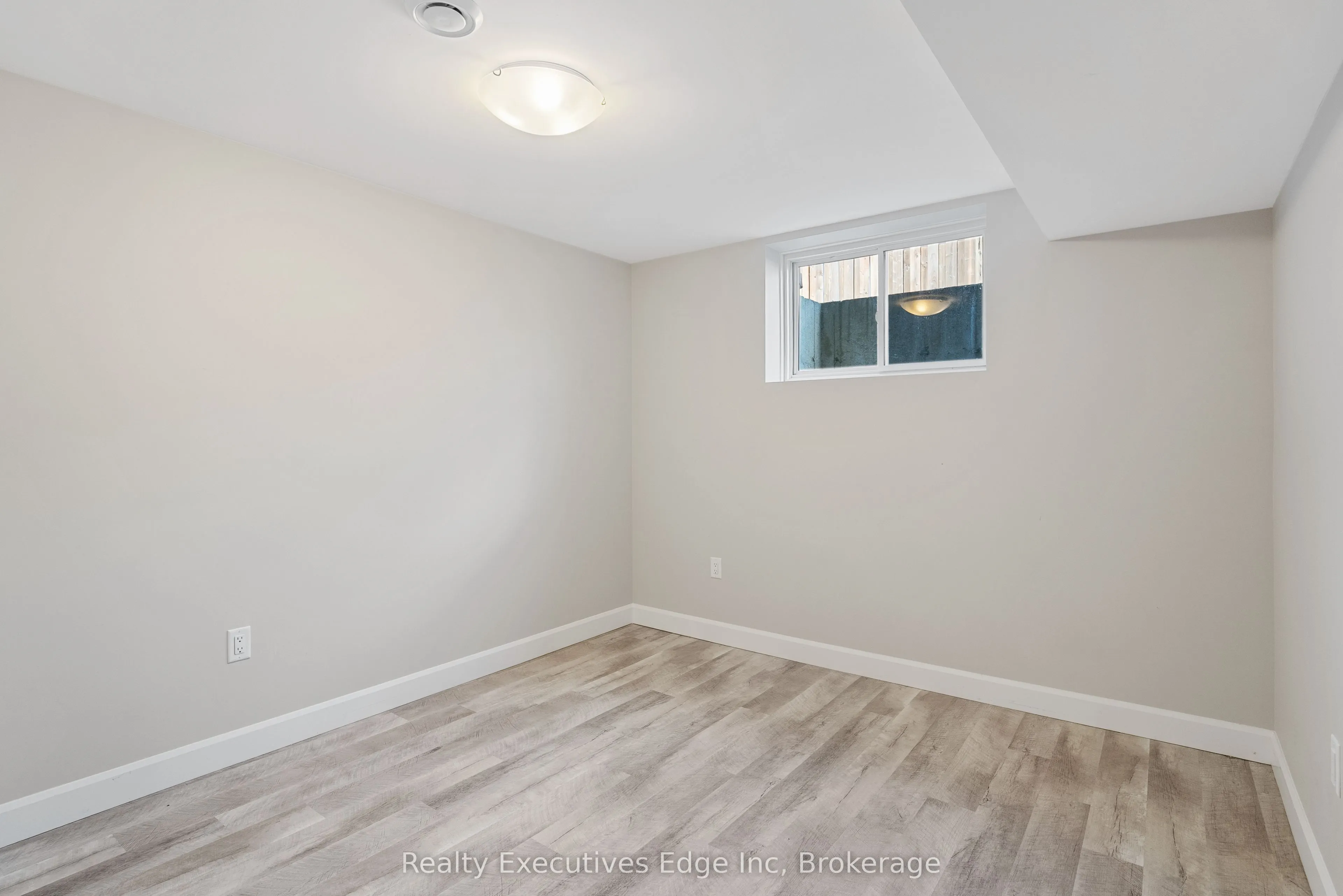 98 Moonstone Crescent