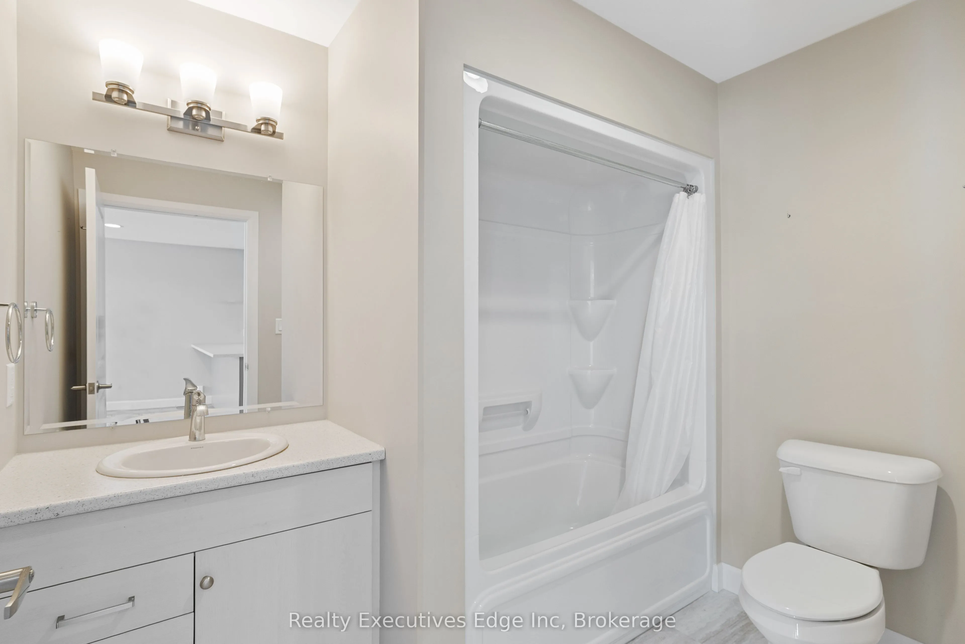 98 Moonstone Crescent