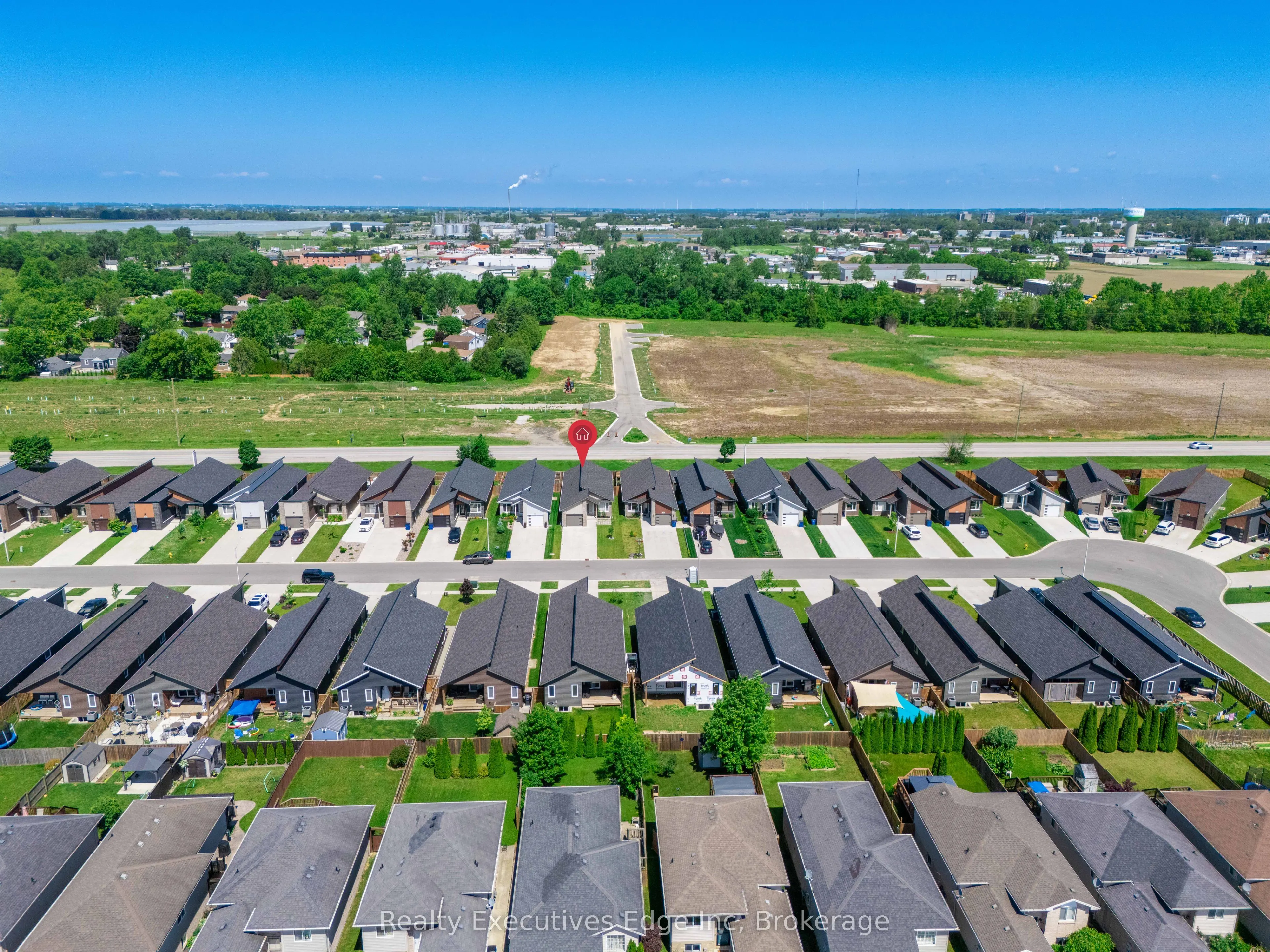 98 Moonstone Crescent