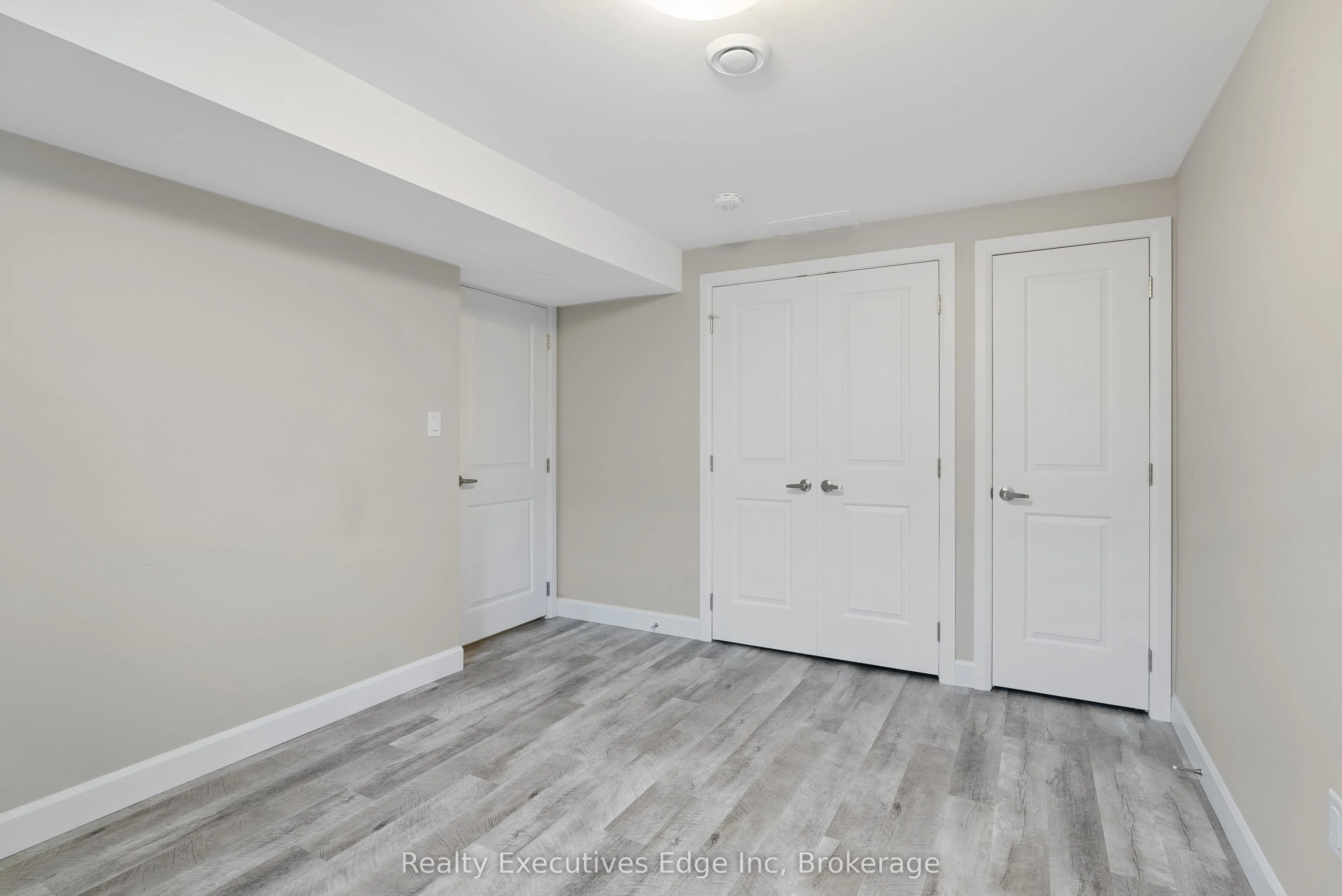 98 Moonstone Crescent