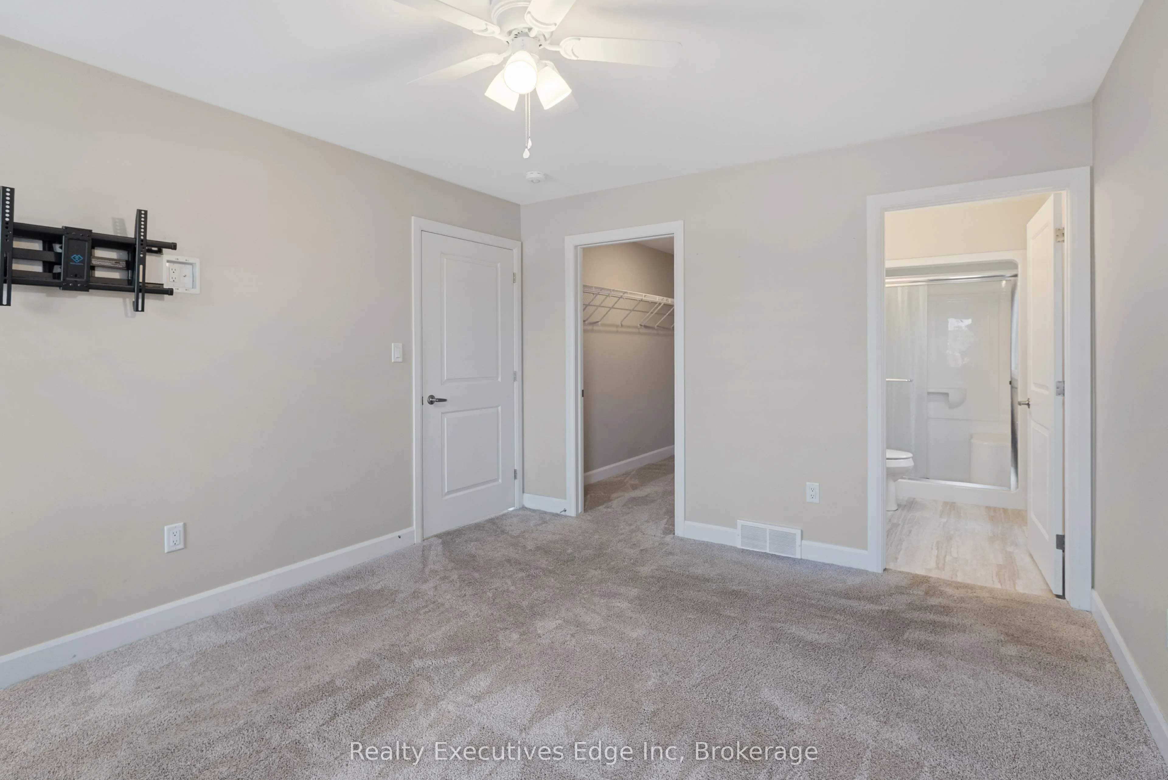98 Moonstone Crescent