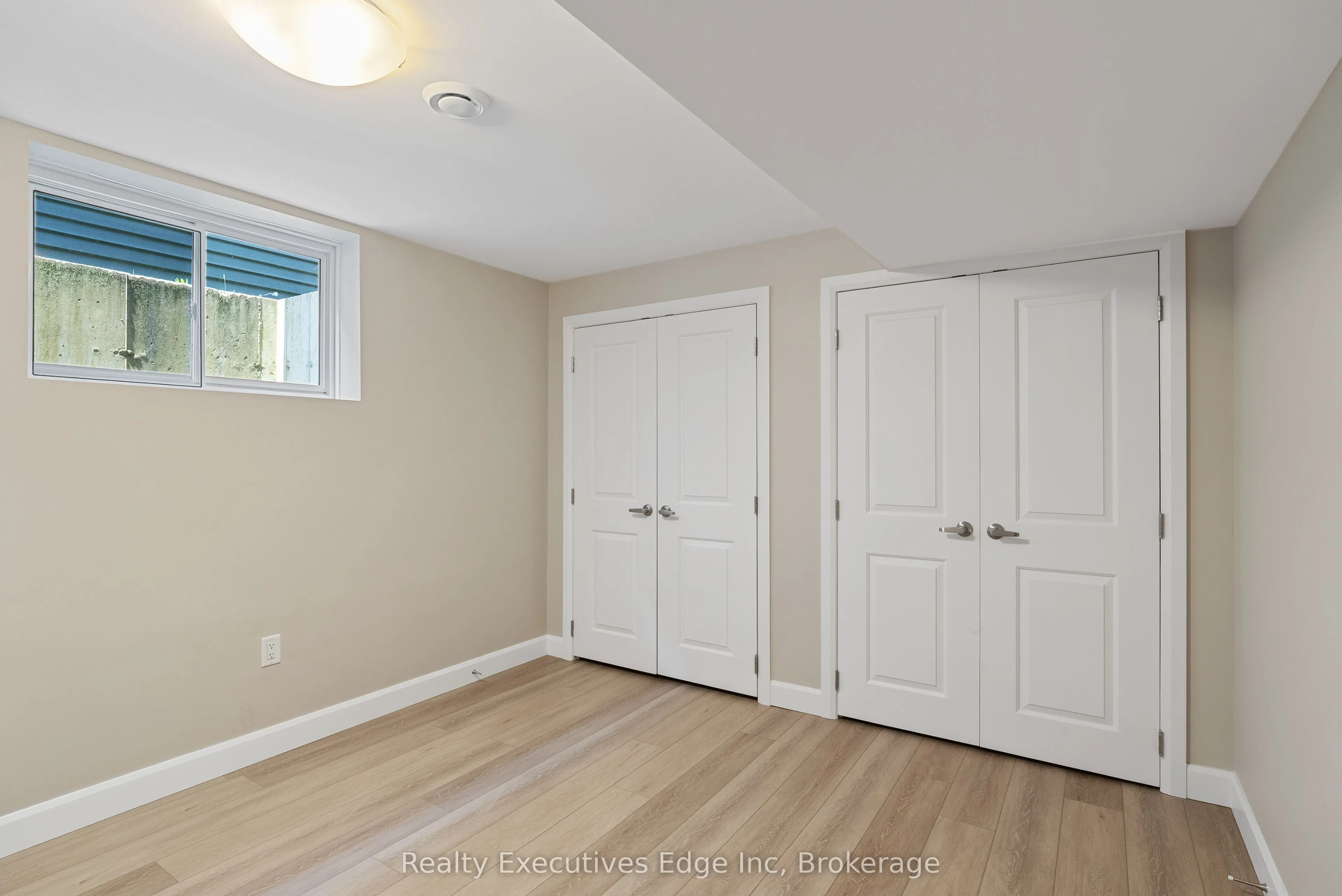 98 Moonstone Crescent