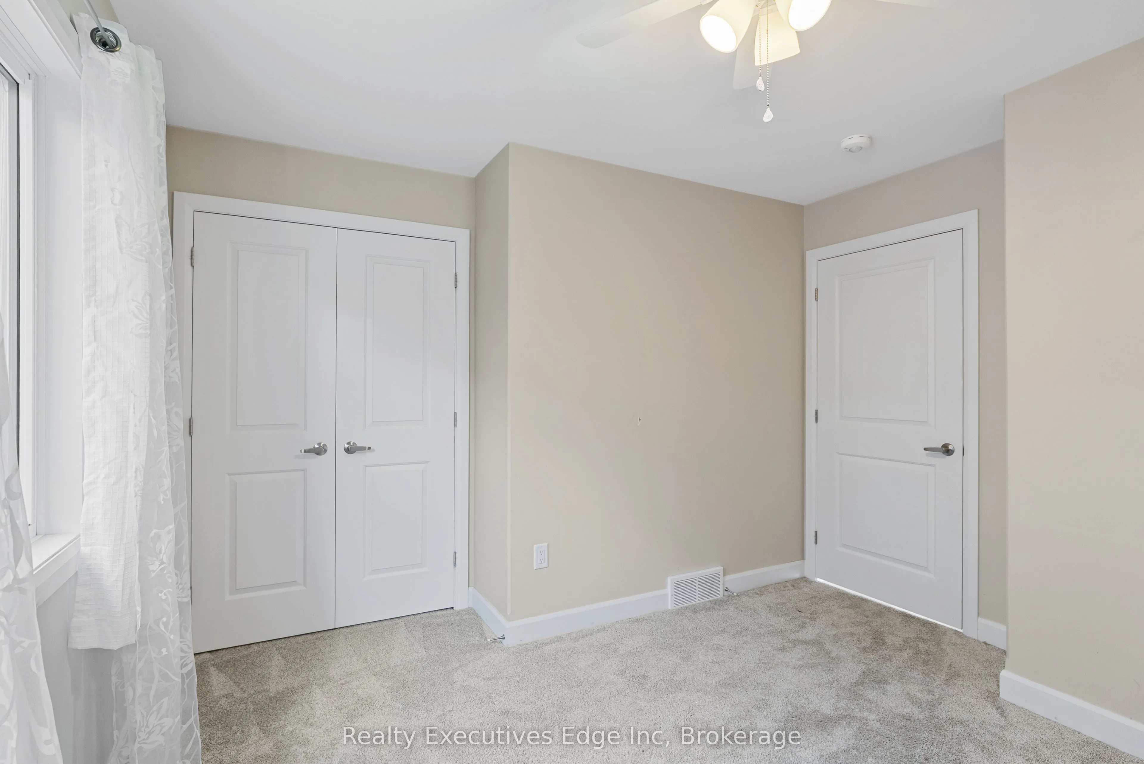98 Moonstone Crescent