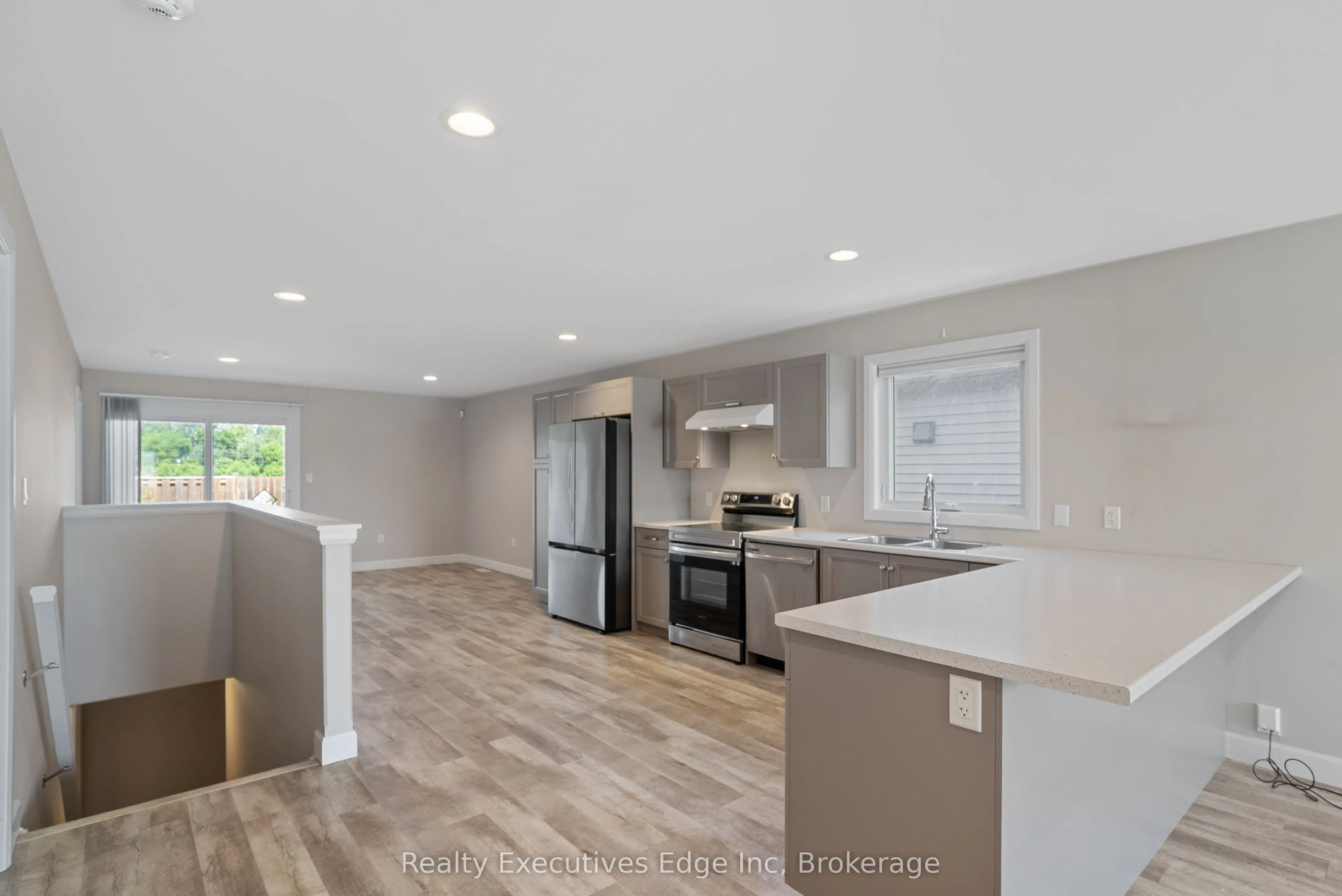 98 Moonstone Crescent
