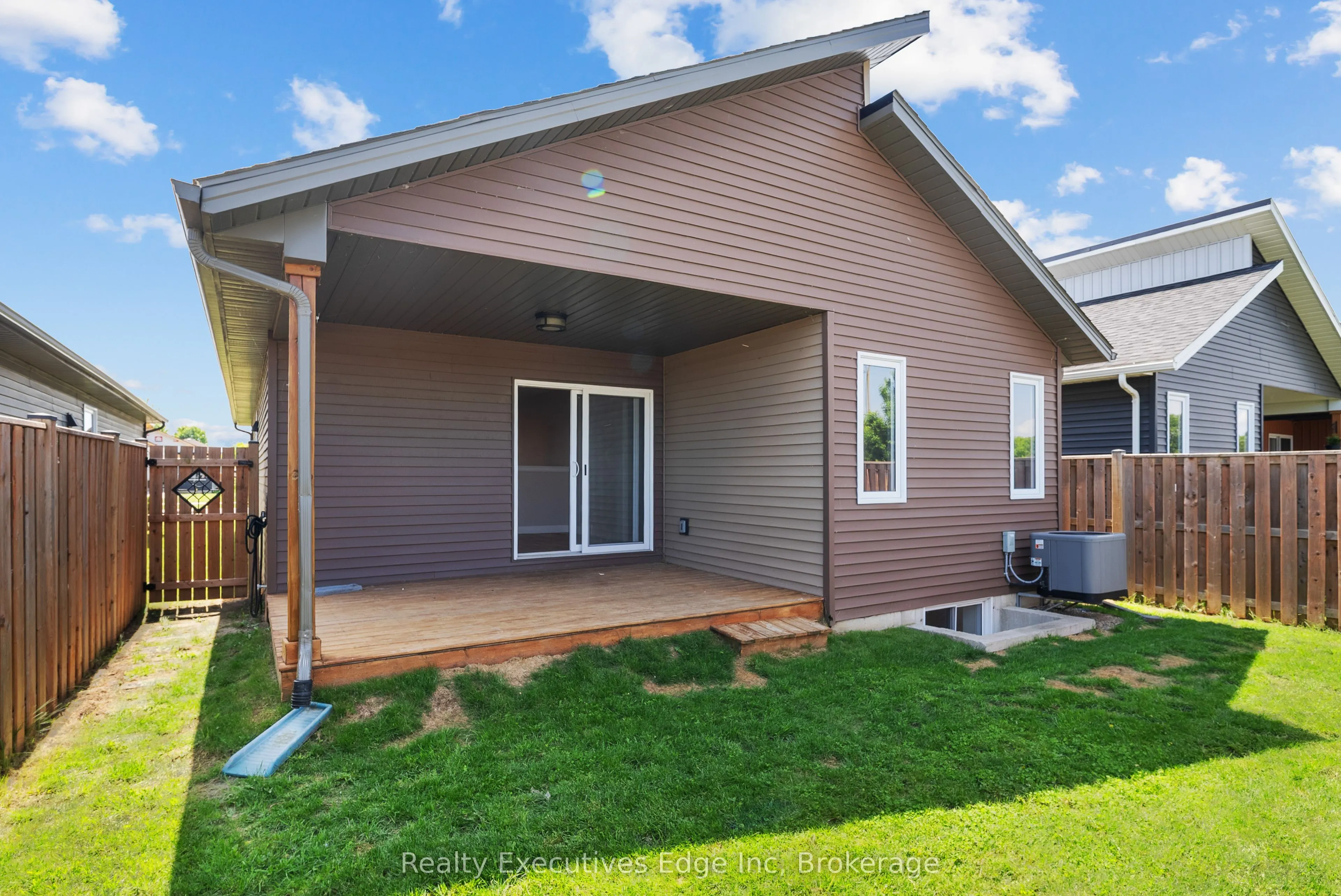 98 Moonstone Crescent