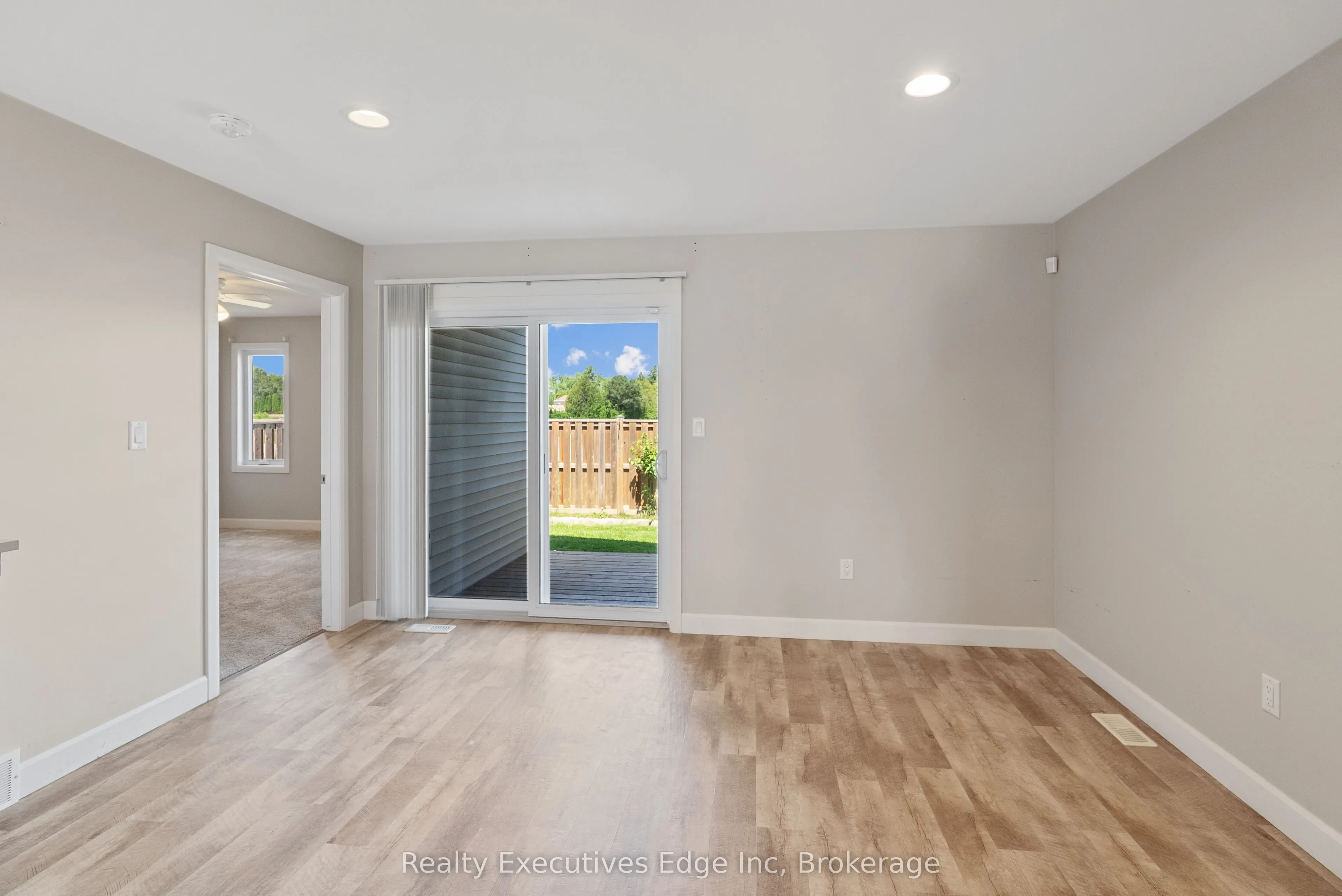 98 Moonstone Crescent