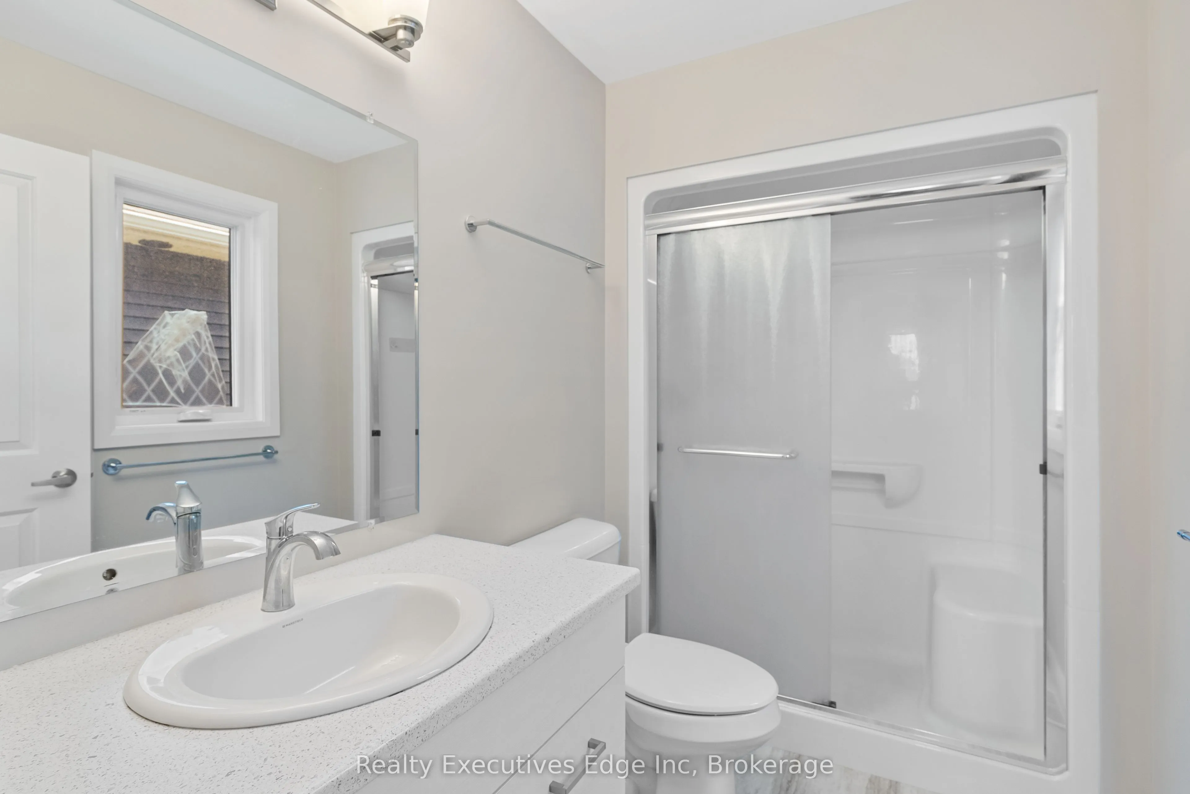 98 Moonstone Crescent