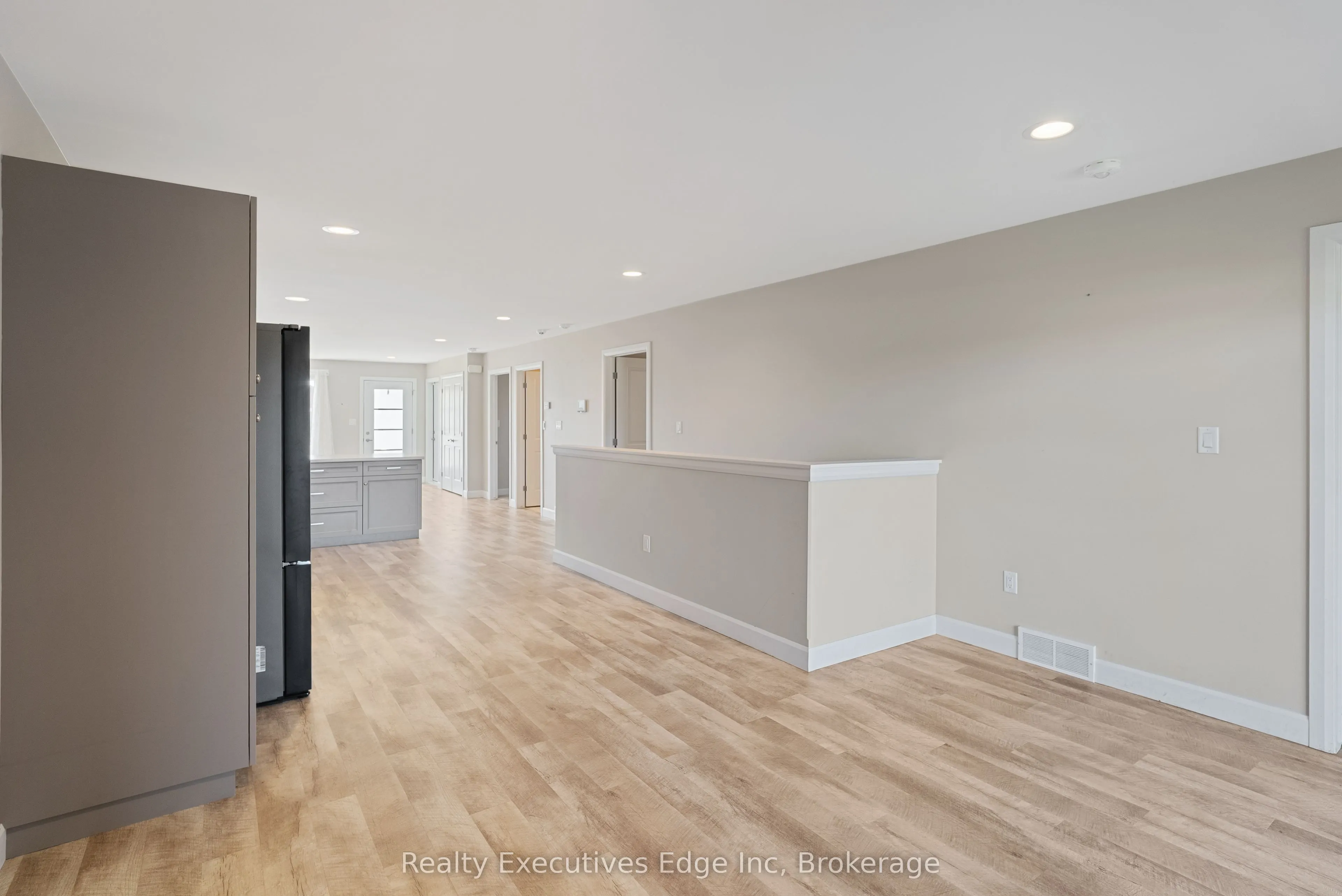98 Moonstone Crescent