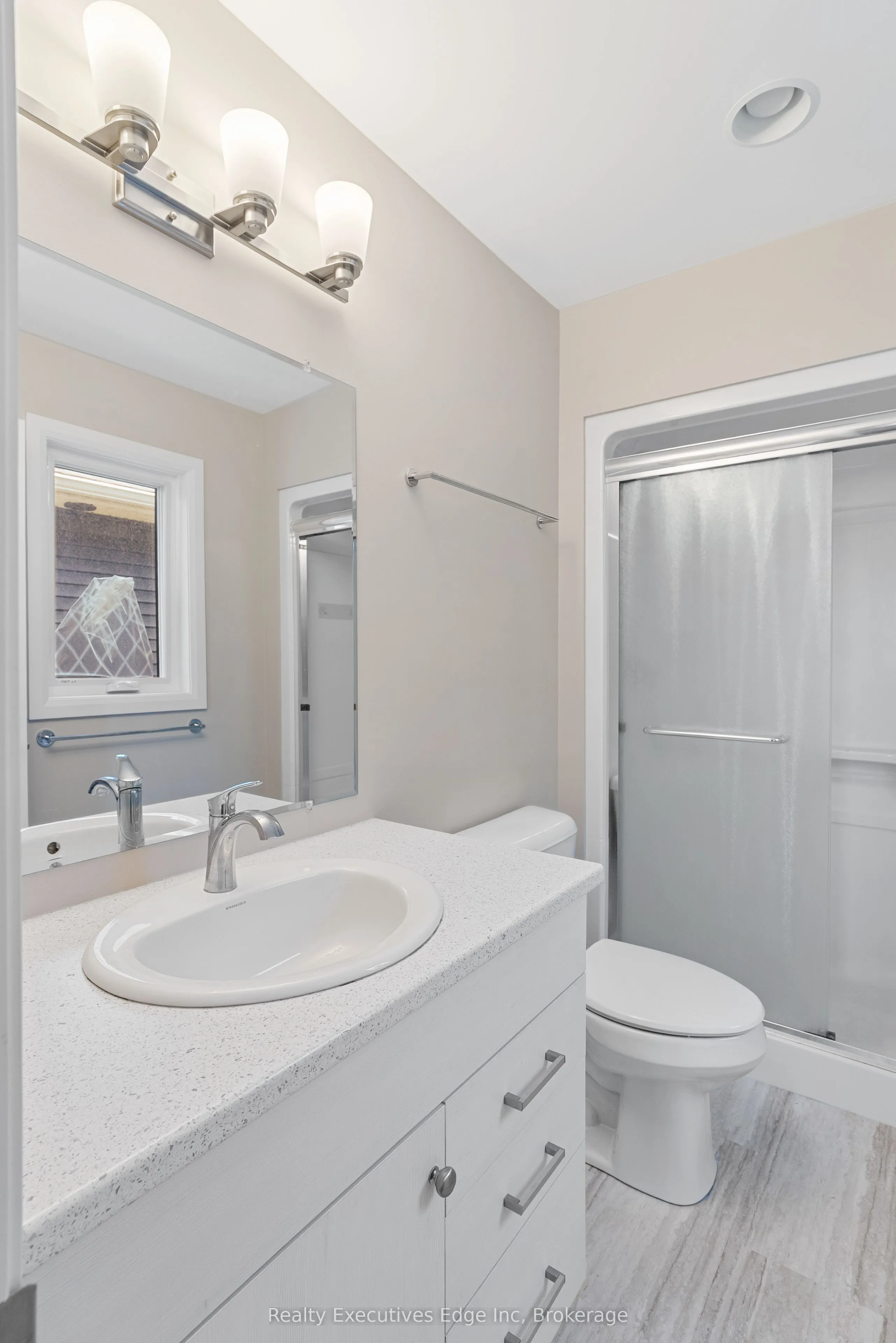 98 Moonstone Crescent