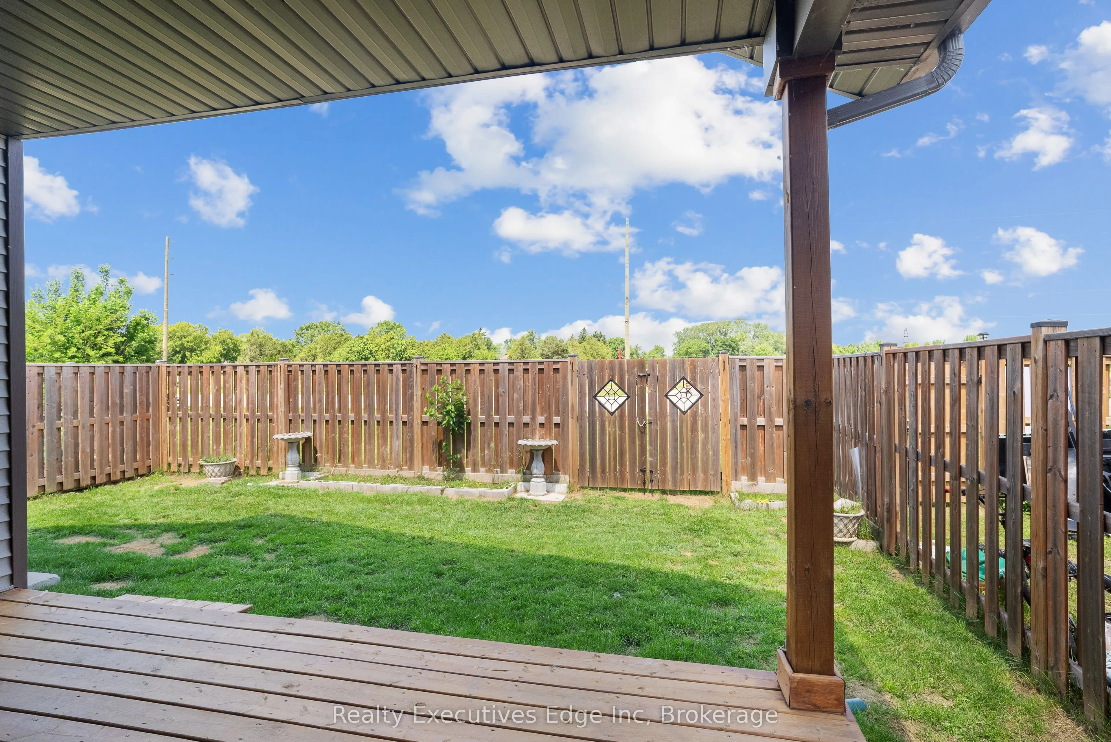 98 Moonstone Crescent