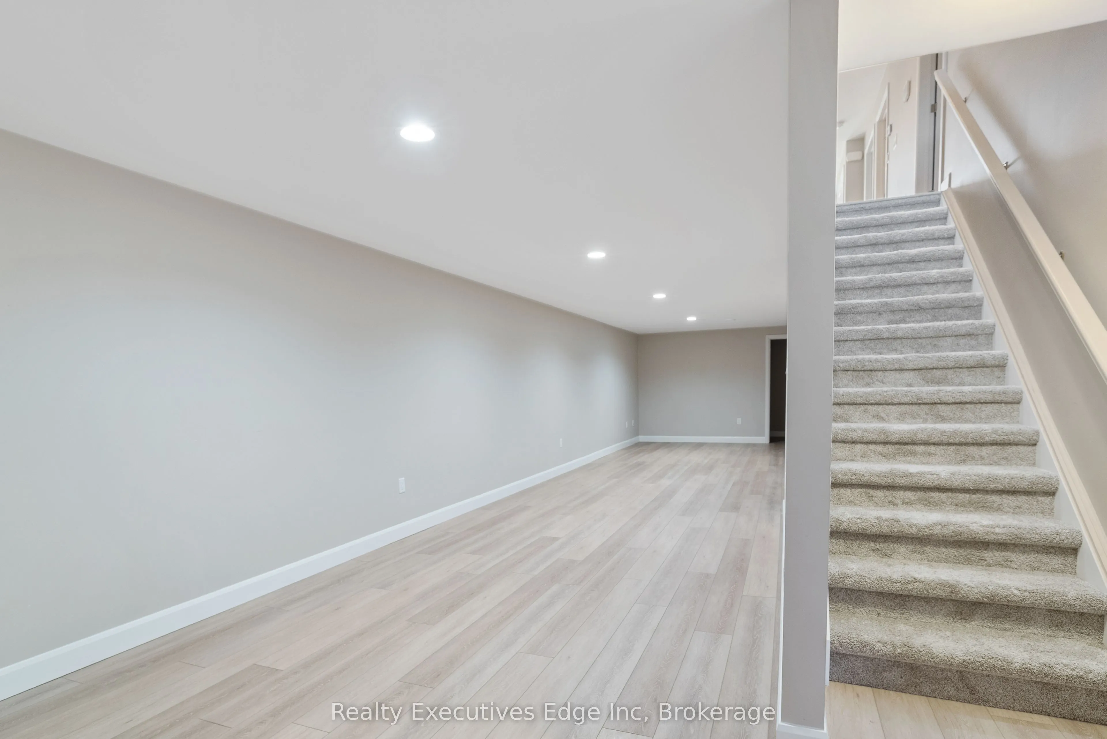 98 Moonstone Crescent