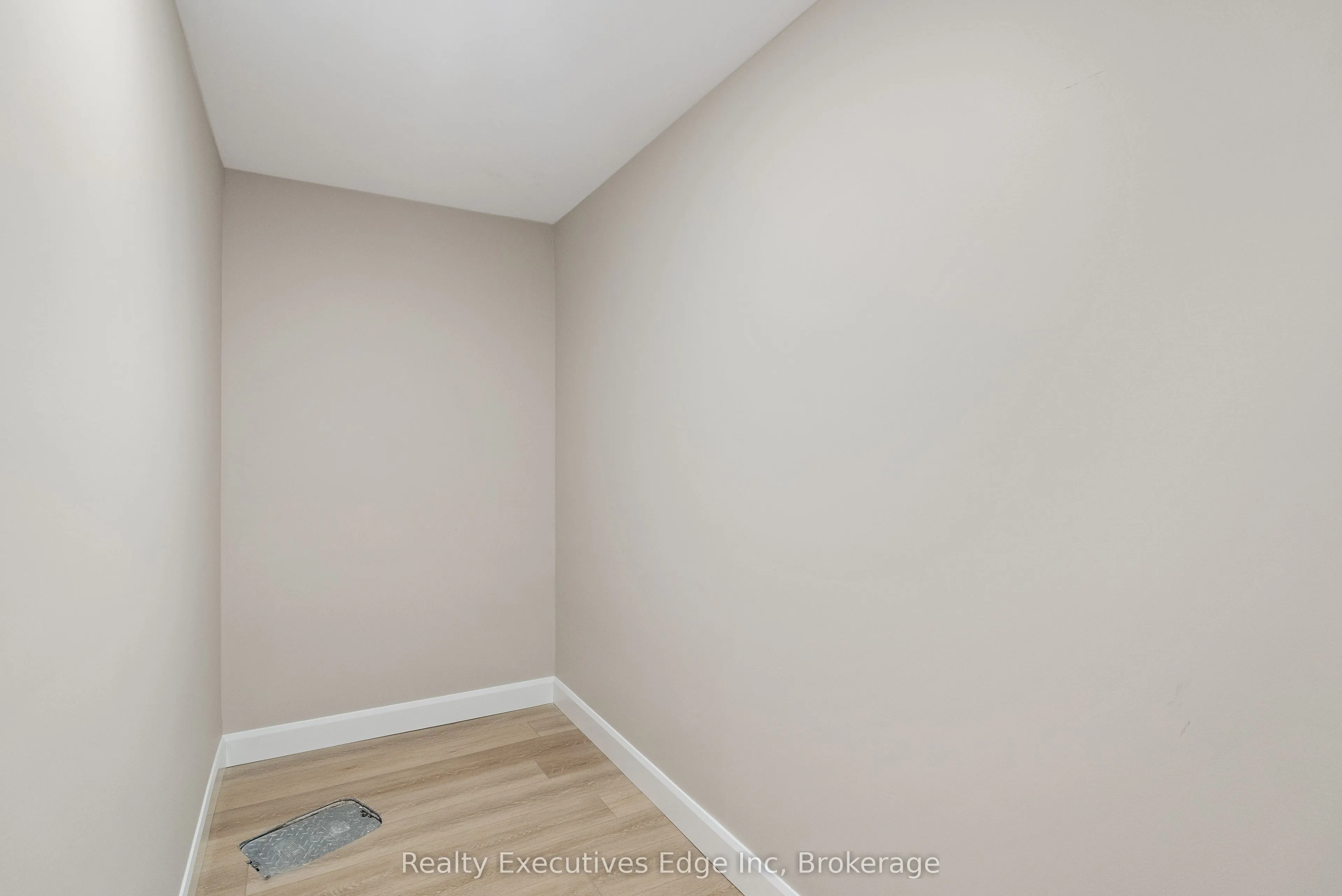 98 Moonstone Crescent