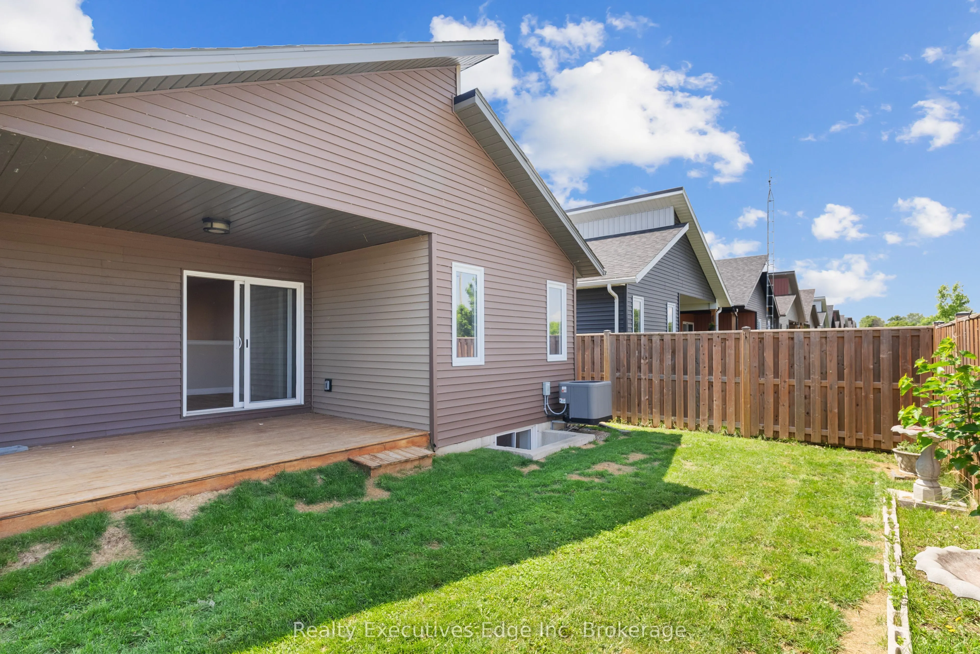 98 Moonstone Crescent