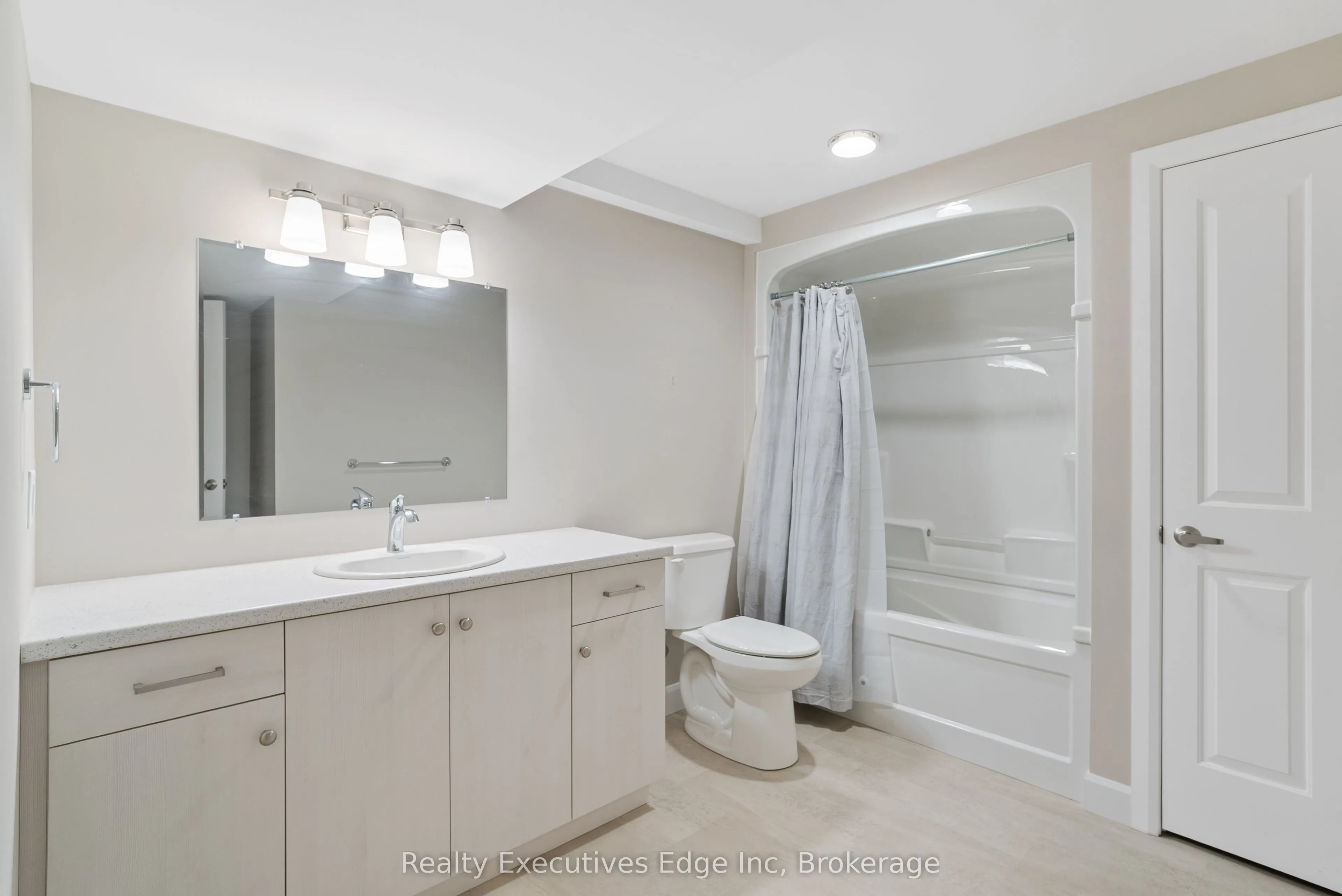 98 Moonstone Crescent