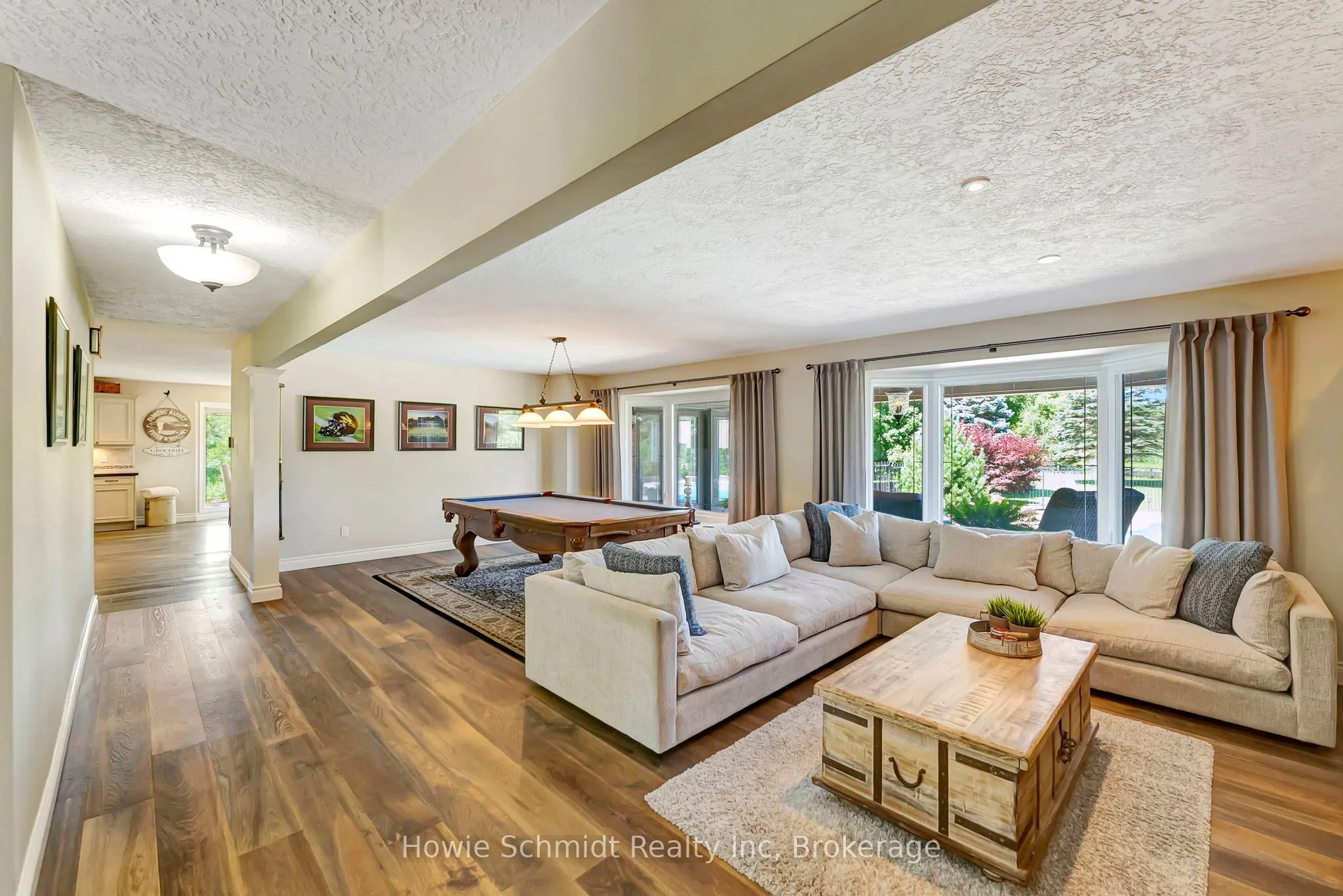 999 Governors Road W