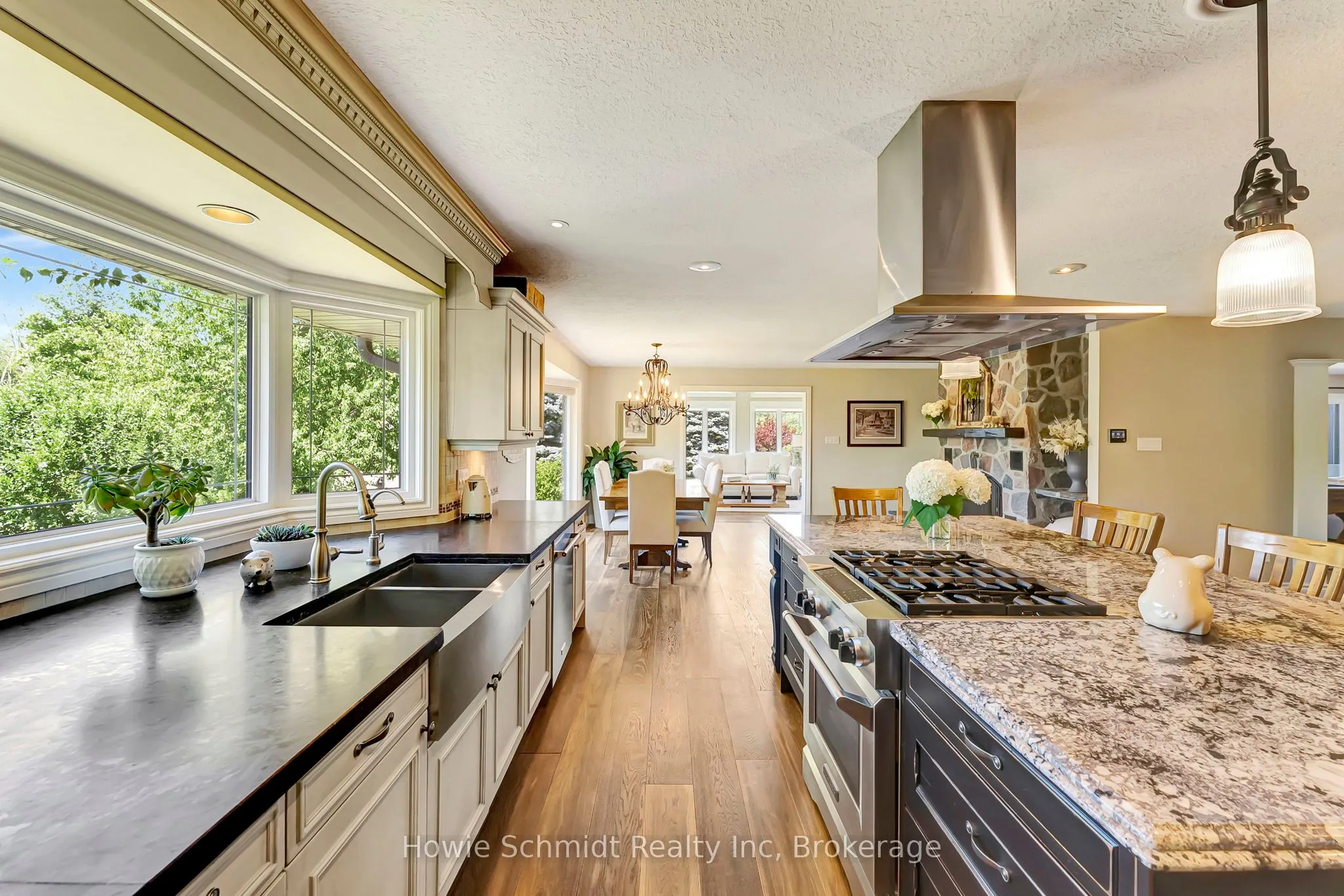 999 Governors Road W