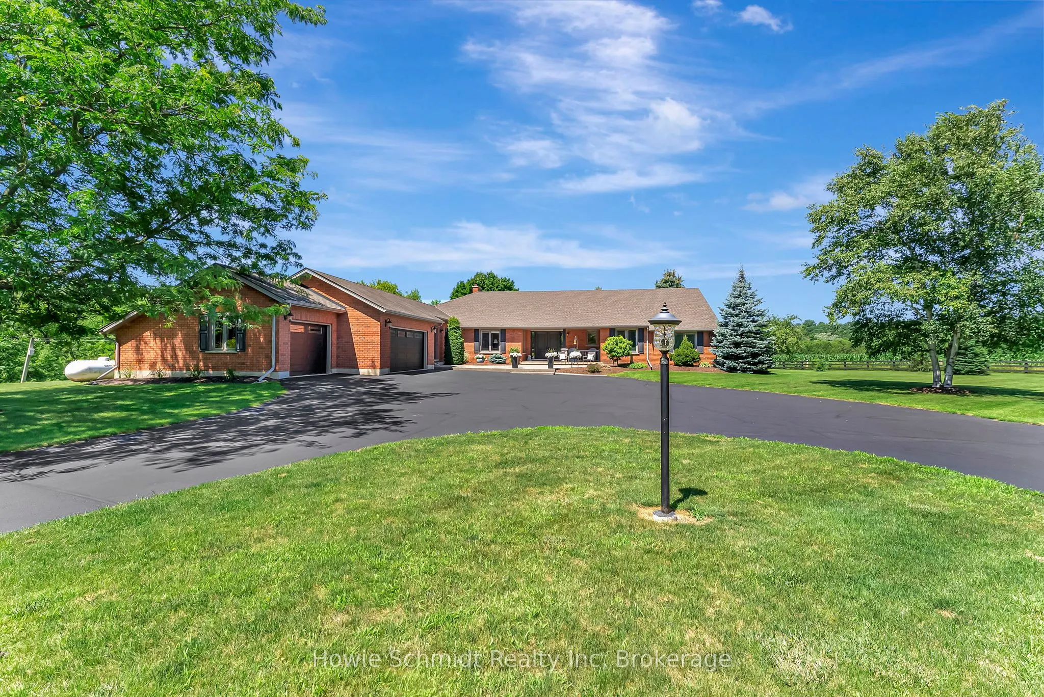 999 Governors Road W