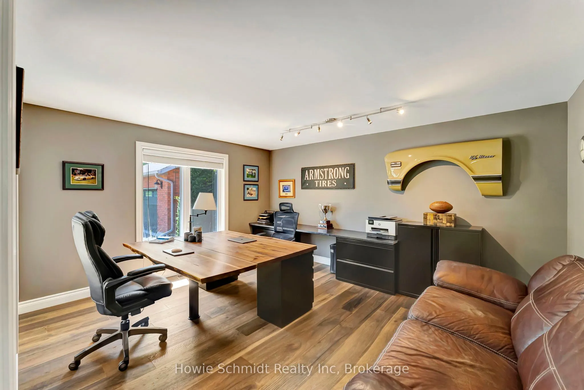 999 Governors Road W
