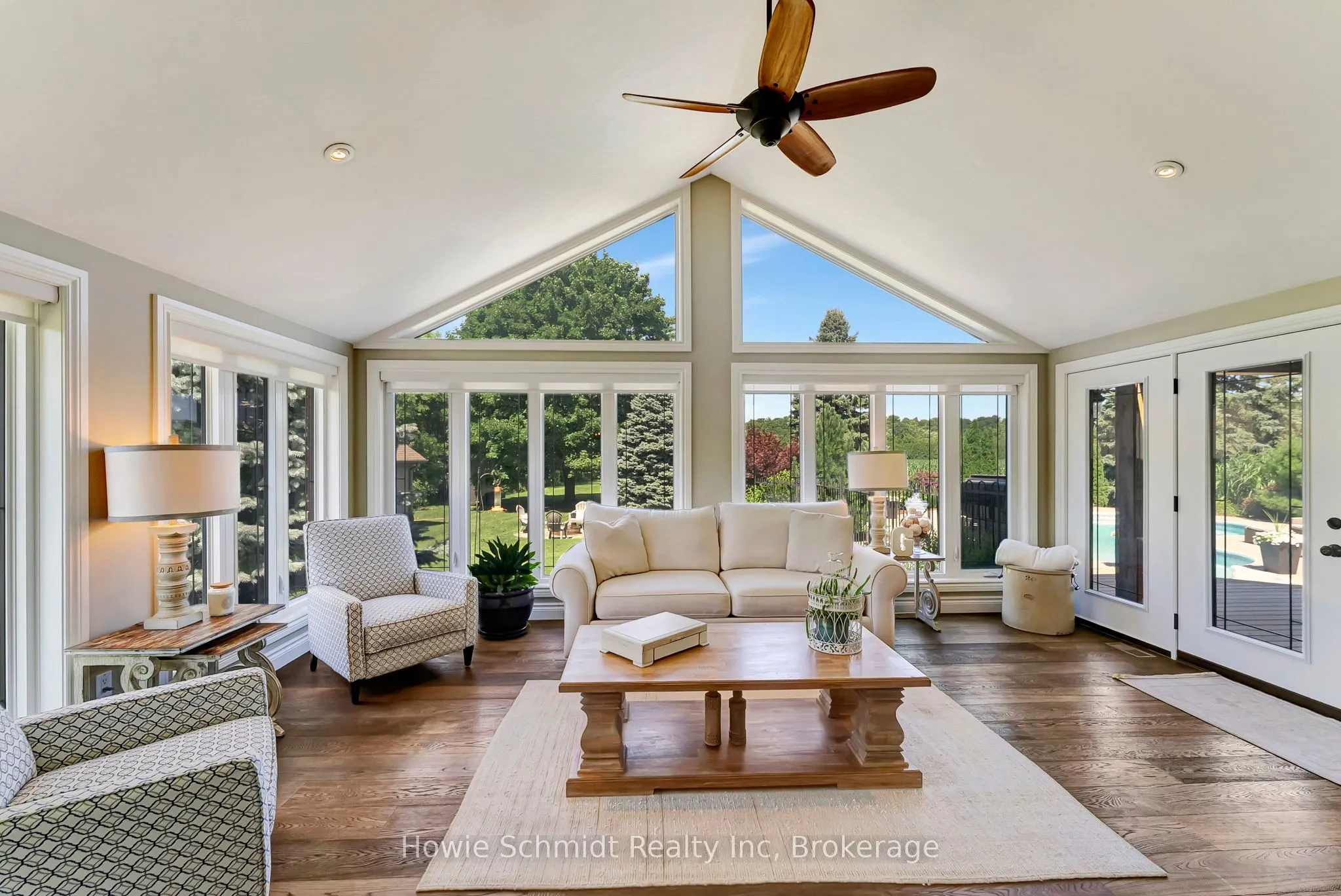 999 Governors Road W