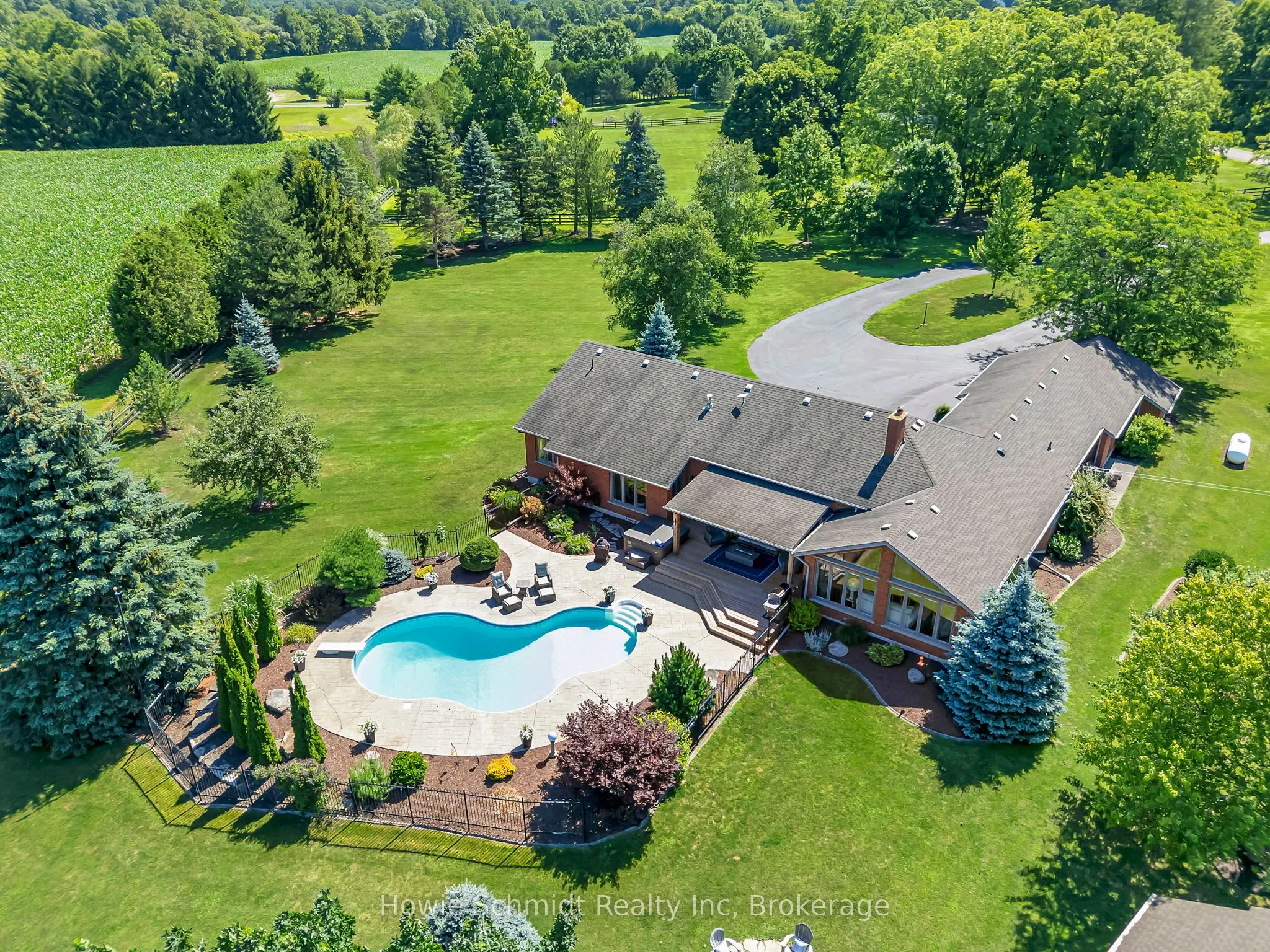 999 Governors Road W