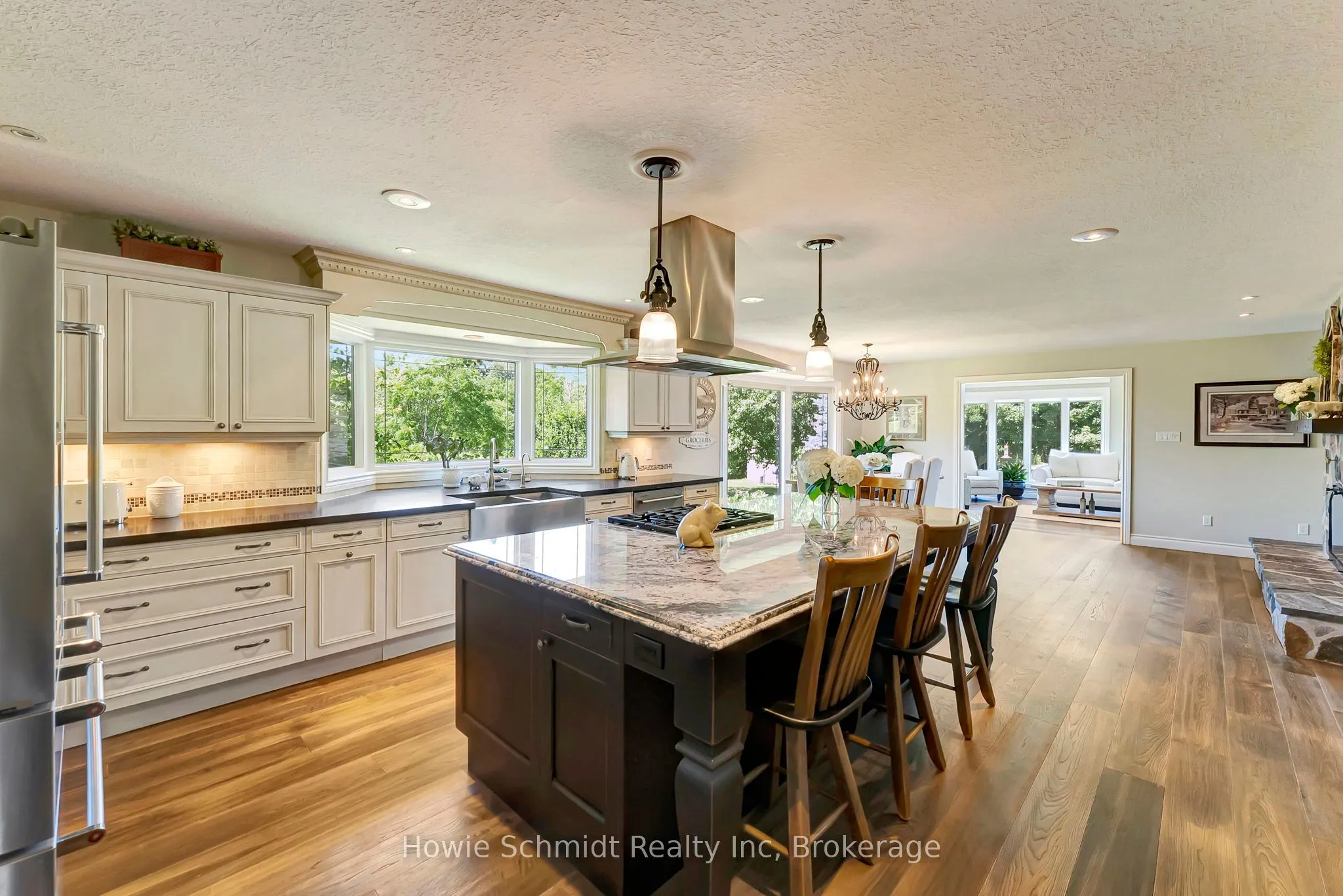 999 Governors Road W