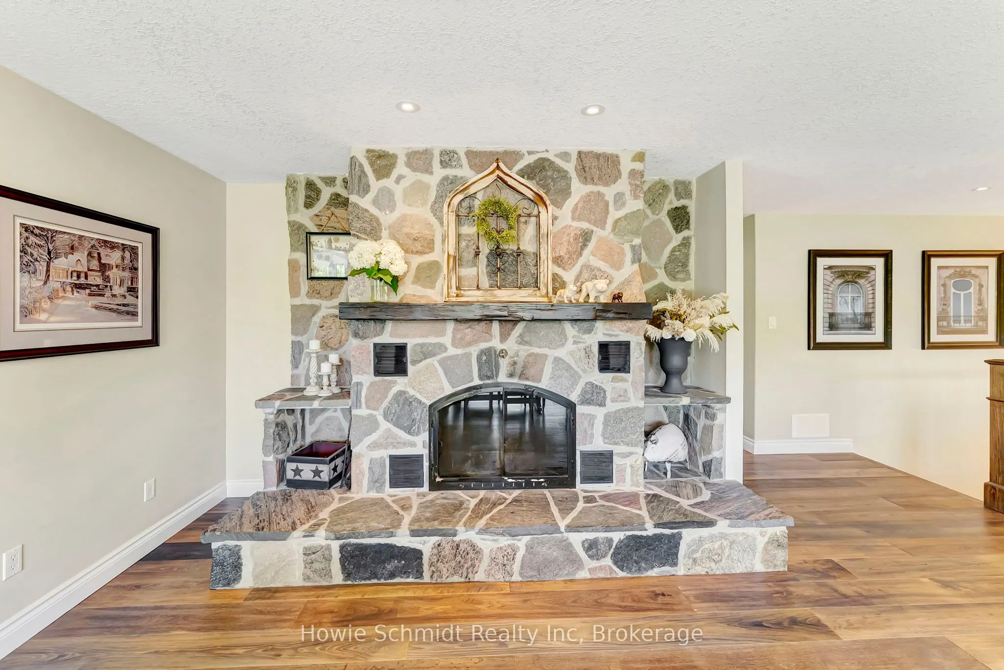 999 Governors Road W