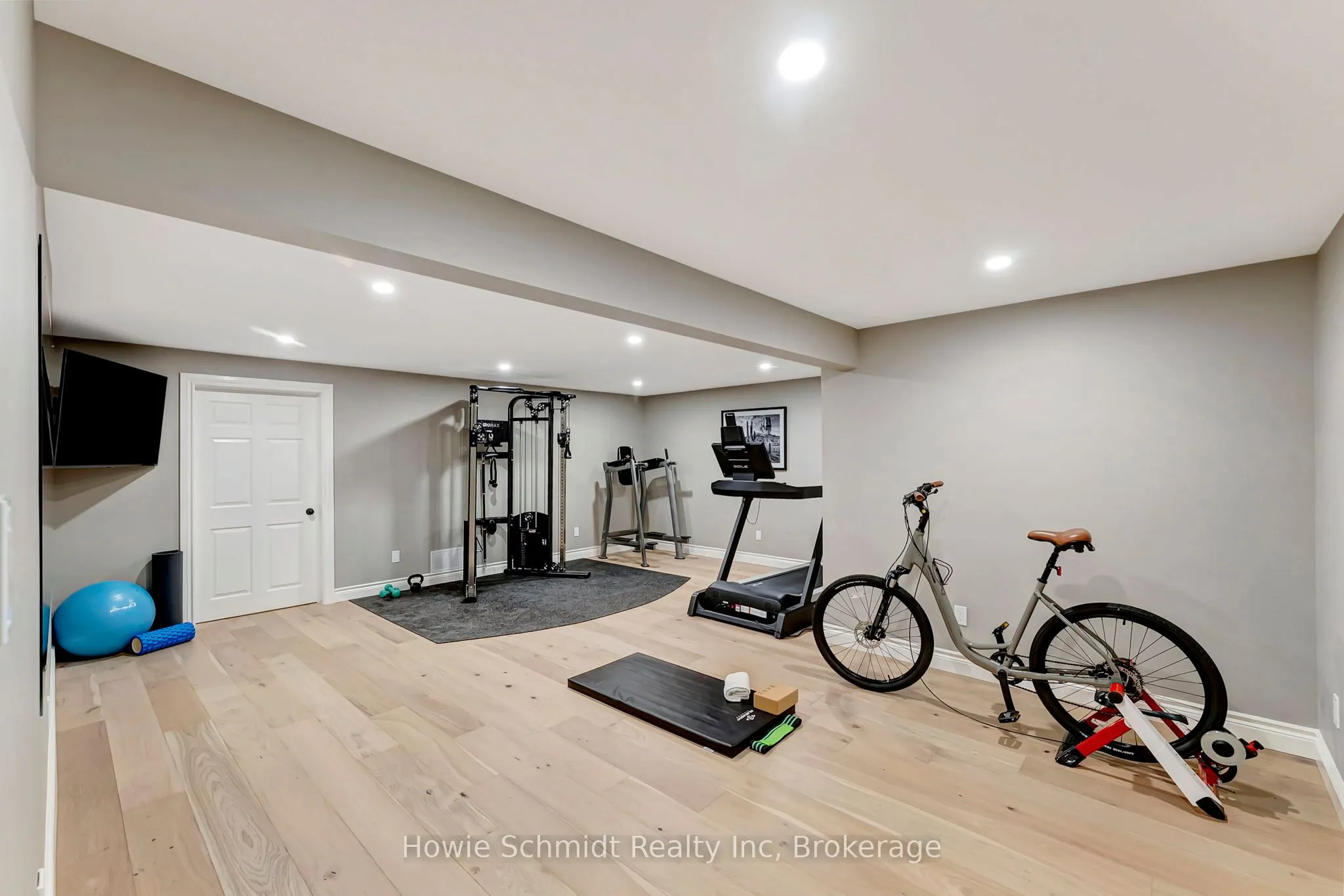 999 Governors Road W