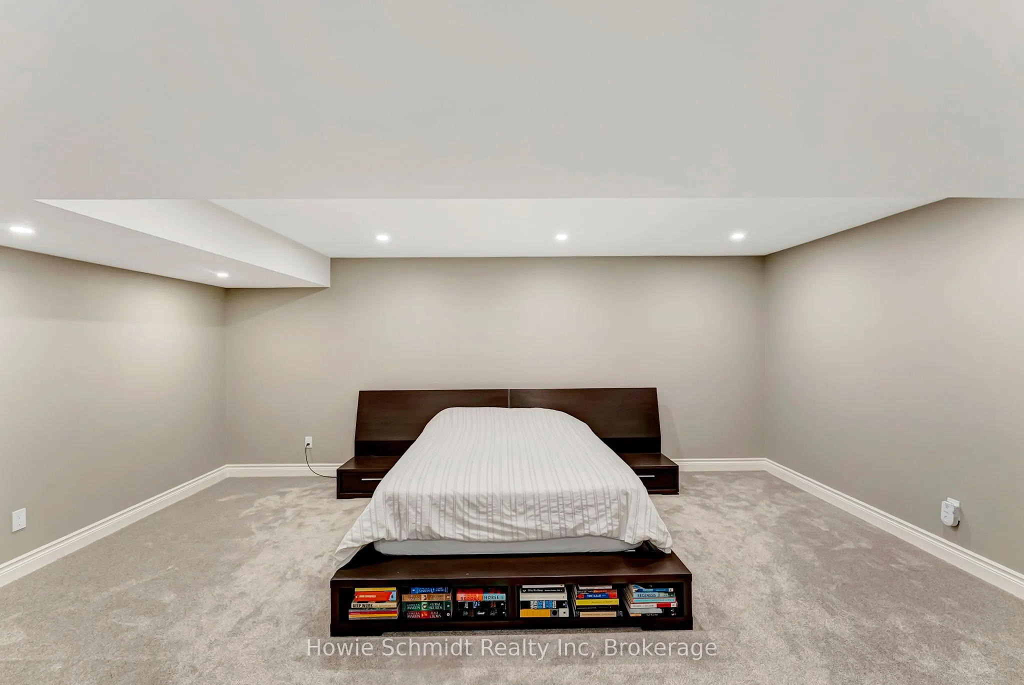 999 Governors Road W