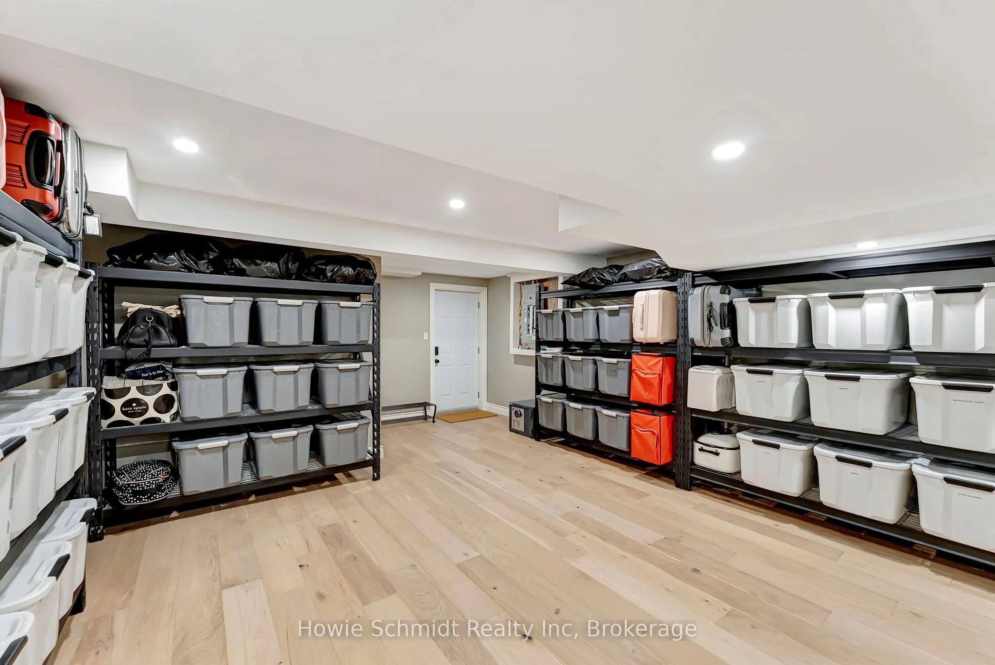 999 Governors Road W